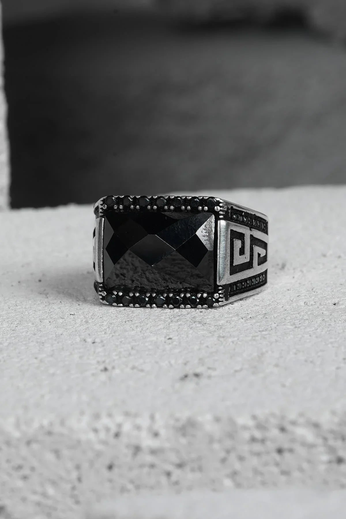 FRNCH 925 Ayar Gümüş Zirkon Taşlı Siyah Renkli Erkek Yüzük FRJ60093-193-S33