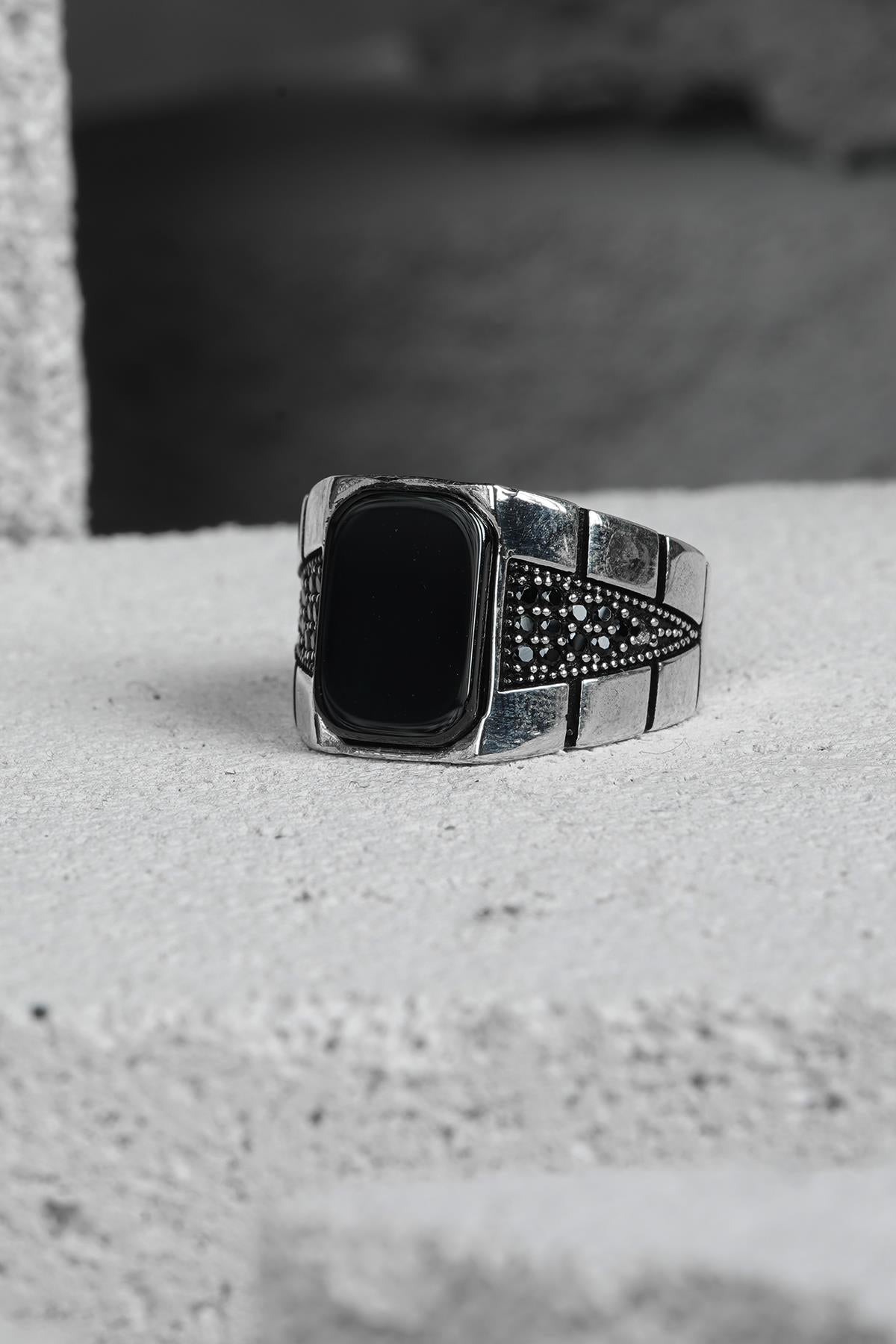 FRNCH 925 Ayar Gümüş Zirkon Taşlı Siyah Renkli Erkek Yüzük FRJ60093-193-S37