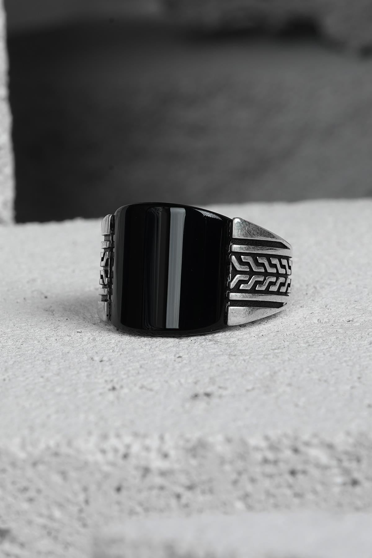 FRNCH 925 Ayar Gümüş Zirkon Taşlı Siyah Renkli Erkek Yüzük FRJ60093-193-S39