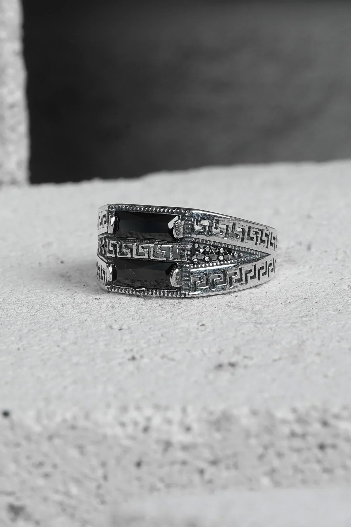 FRNCH 925 Ayar Gümüş Zirkon Taşlı Siyah Renkli Erkek Yüzük FRJ60093-193-S47