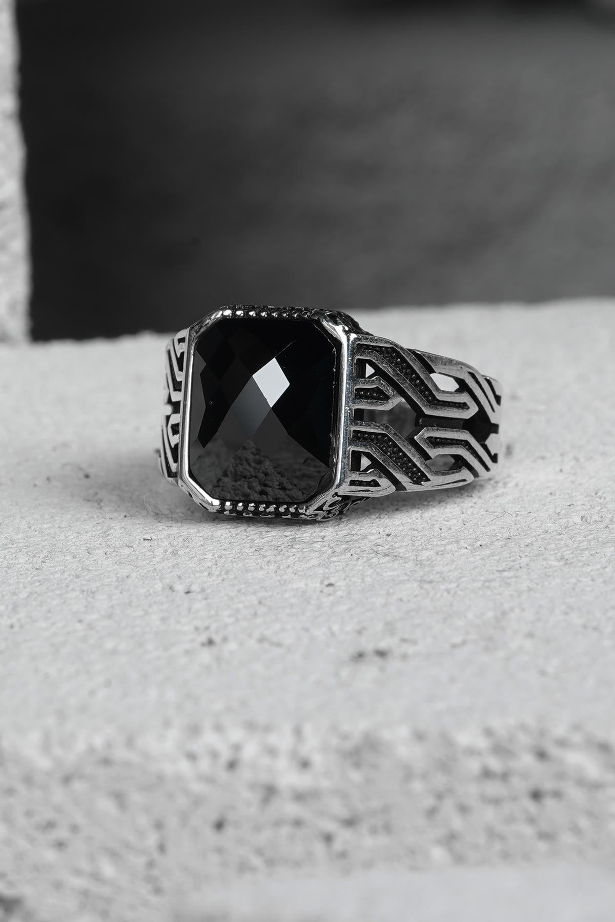 FRNCH 925 Ayar Gümüş Zirkon Taşlı Siyah Renkli Erkek Yüzük FRJ60093-193-S48