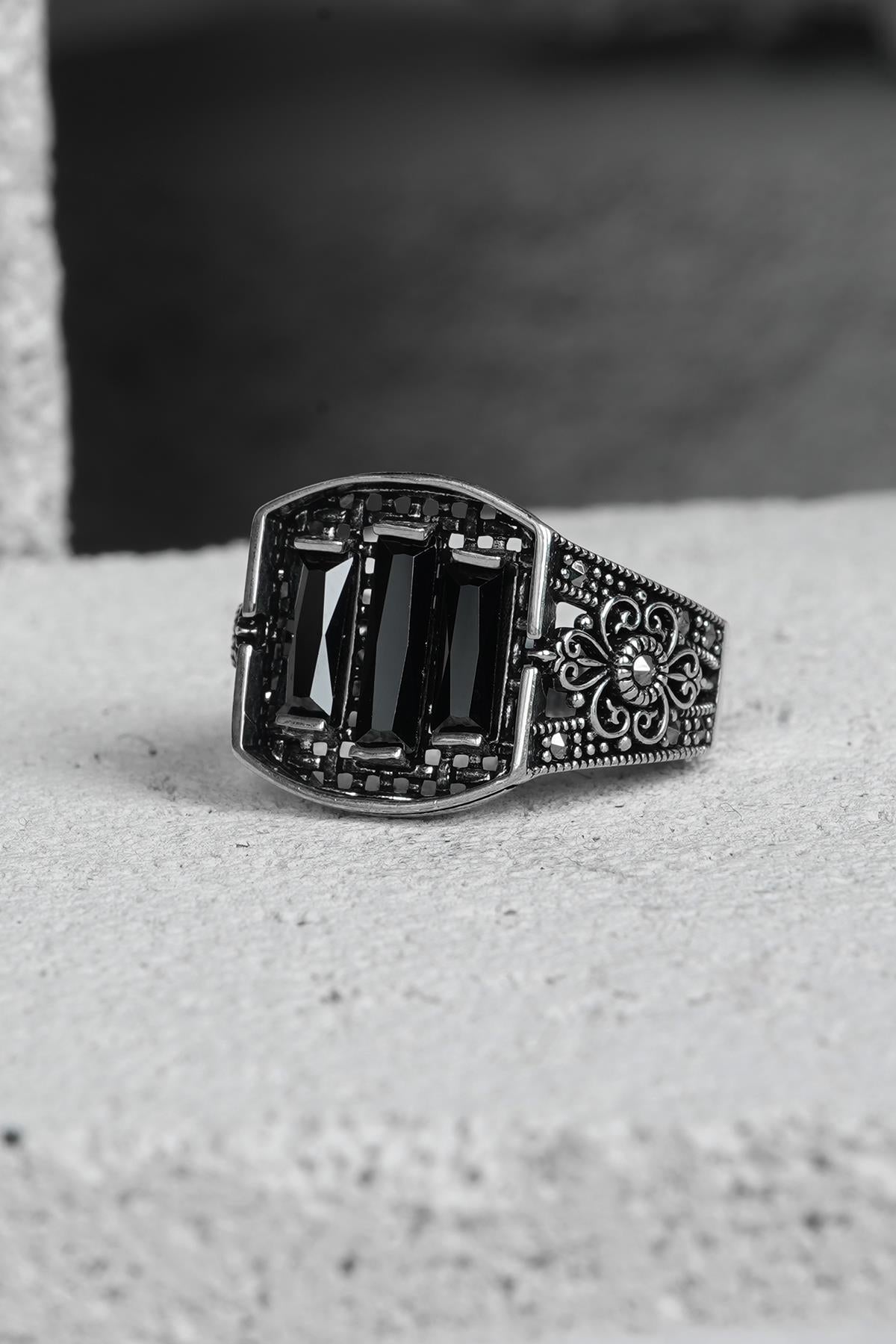 FRNCH 925 Ayar Gümüş Zirkon Taşlı Siyah Renkli Erkek Yüzük FRJ60093-193-S53