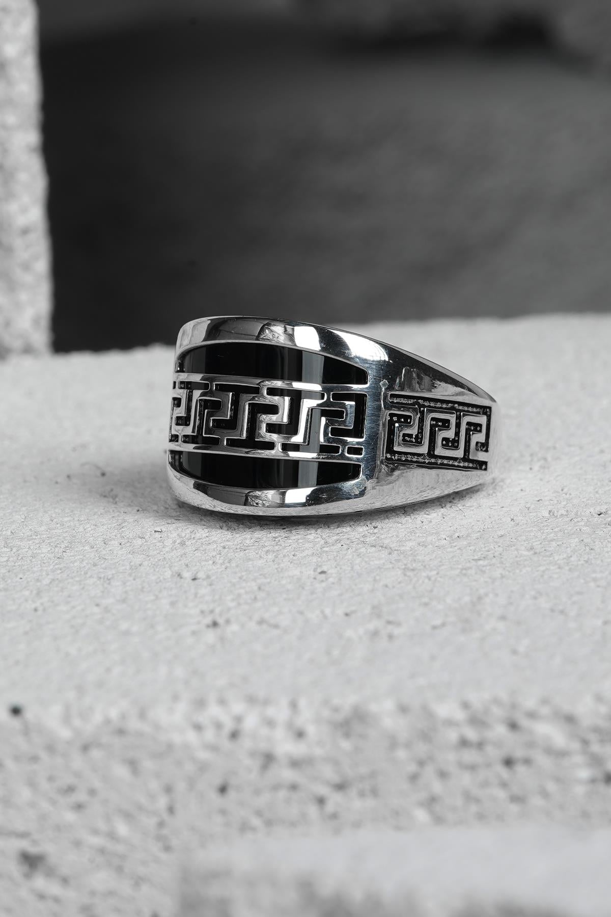 FRNCH 925 Ayar Gümüş Zirkon Taşlı Siyah Renkli Erkek Yüzük FRJ60093-193-S54