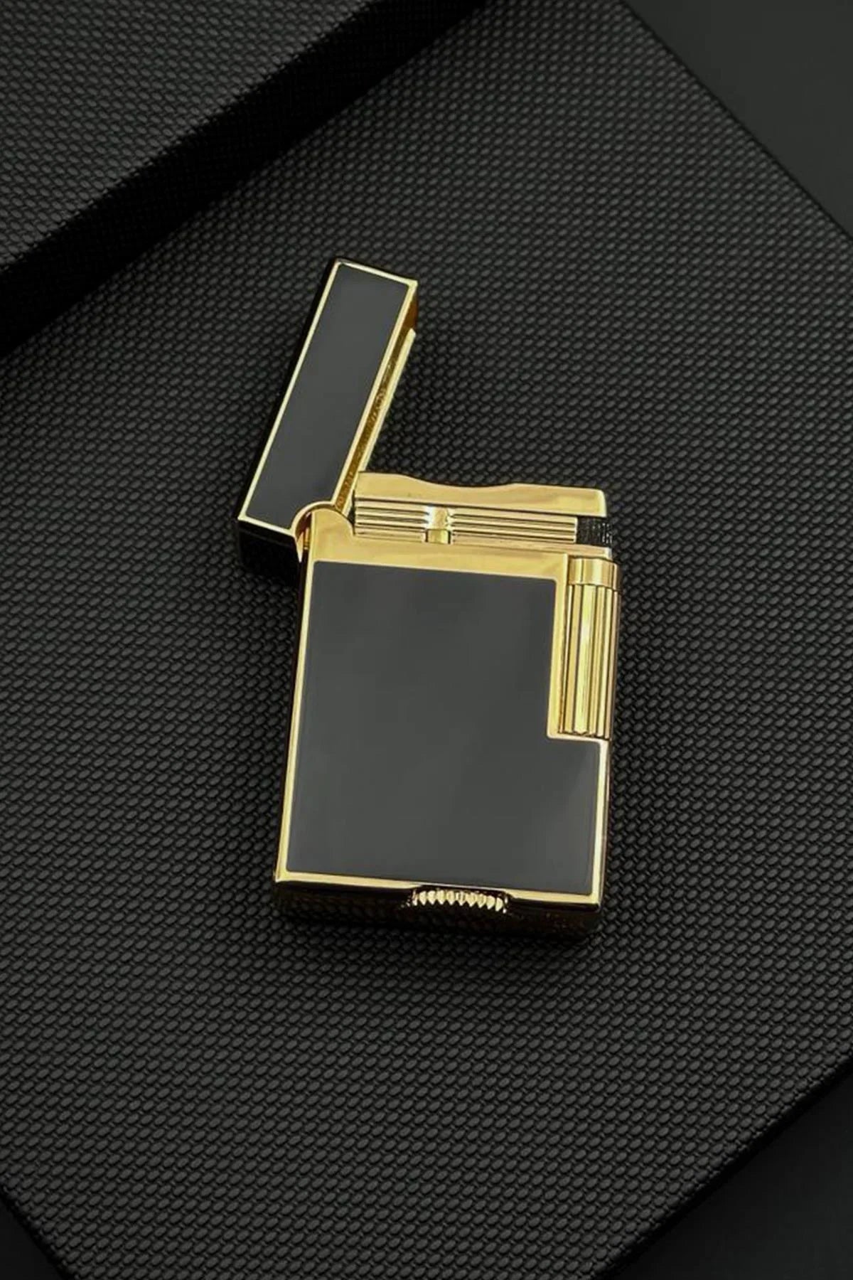 FRNCH Desenli Siyah-Altın Renkli Gazlı Çakmak FRJ70027-127-B2G