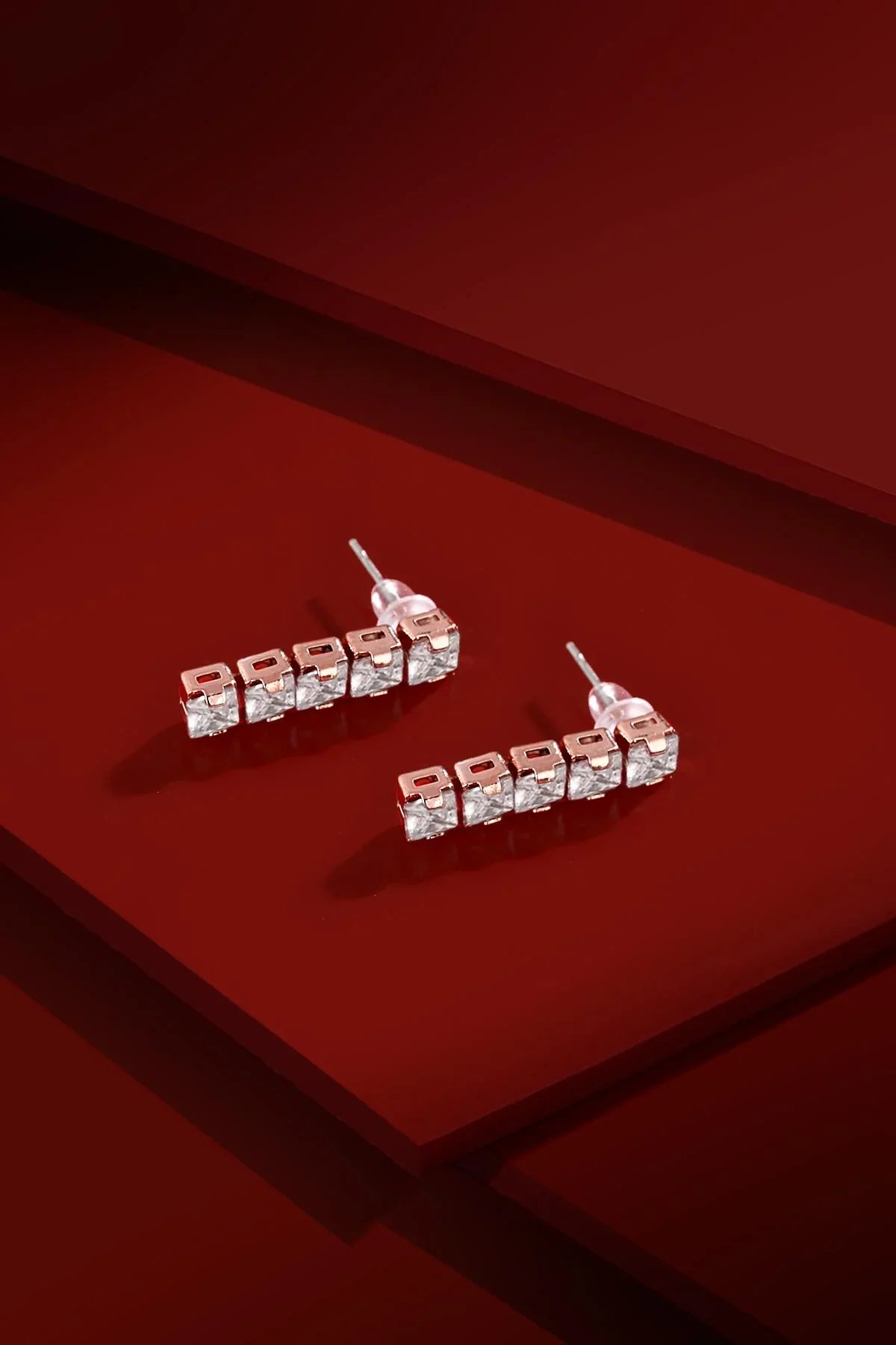 FRNCH Sıralı Zirkon Taşlı Çivi Model Kadın Küpe FRJ50017-117-C