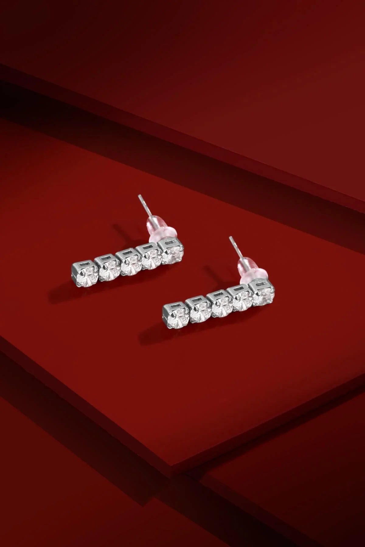 FRNCH Sıralı Zirkon Taşlı Çivi Model Kadın Küpe FRJ50019-119-A