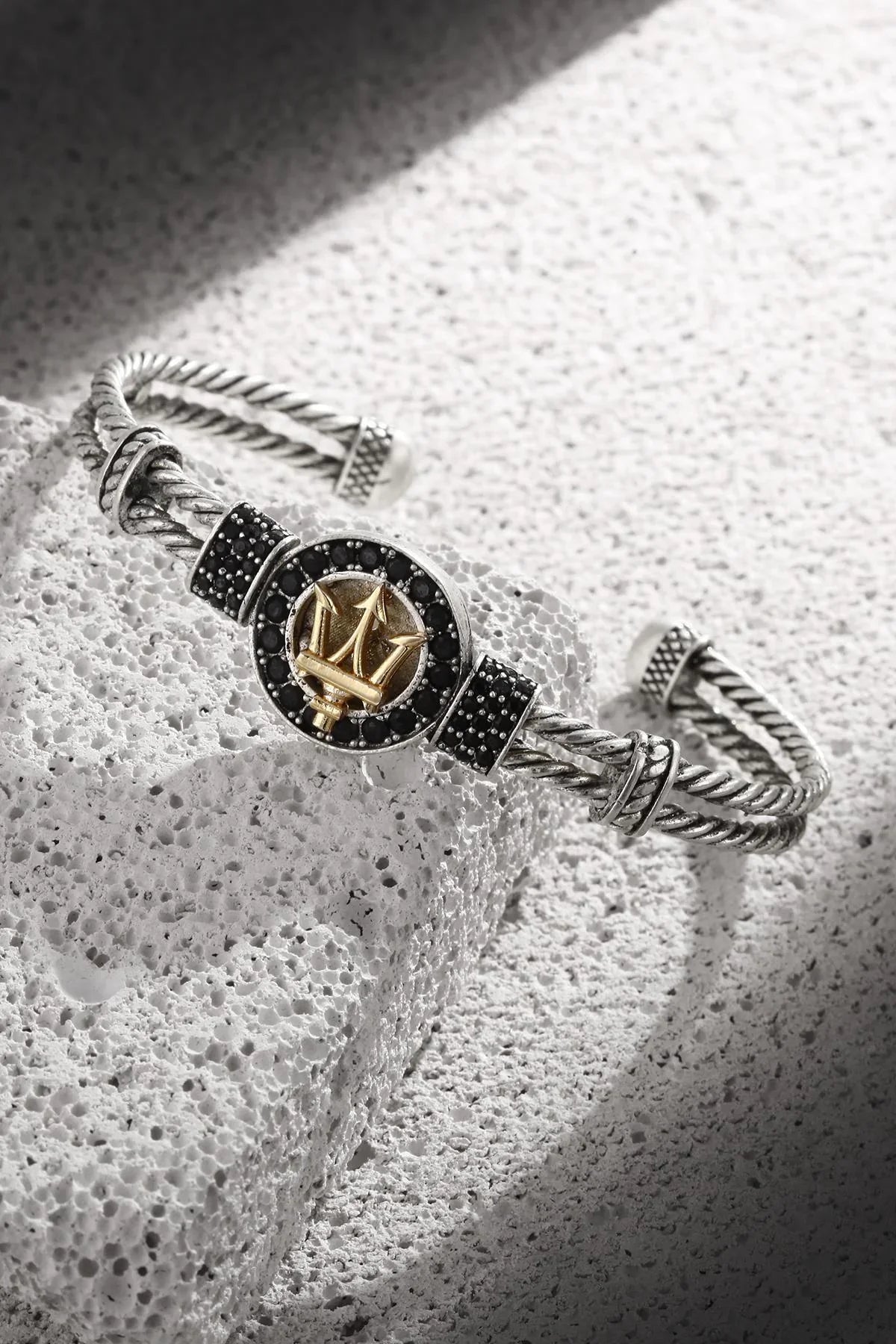 FRNCH Zirkon Taşlı Antik Gümüş-Gold Renk Poseidon Figürlü Erkek Kelepçe Bileklik FRJ11207-1307-A2G