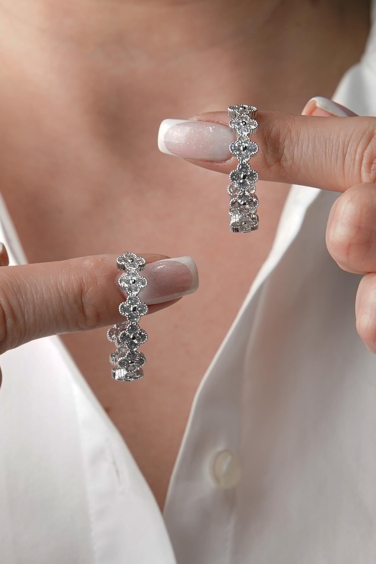 FRNCH Zirkon Taşlı Gümüş Renk Tasarım Kadın Küpe FRJ50058-158-A