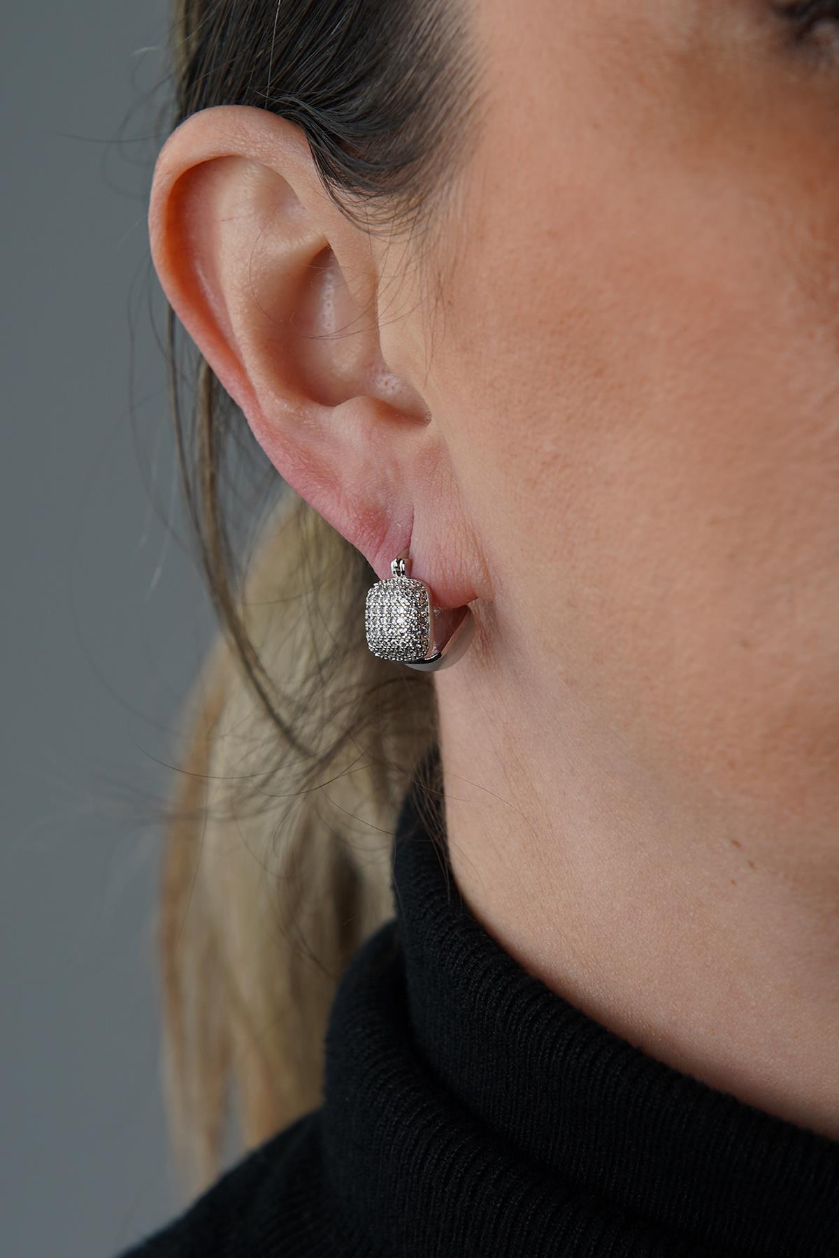 FRNCH Zirkon Taşlı ve İncili Gümüş Renk Kadın Küpe FRJ50060-160-A