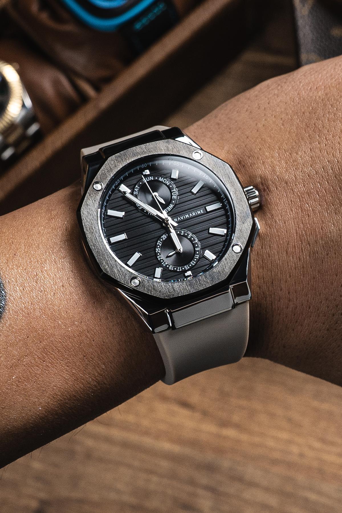 NAVIMARINE Gri Silikon Kordon Siyah Kadran Erkek Kol Saati NV10011-G