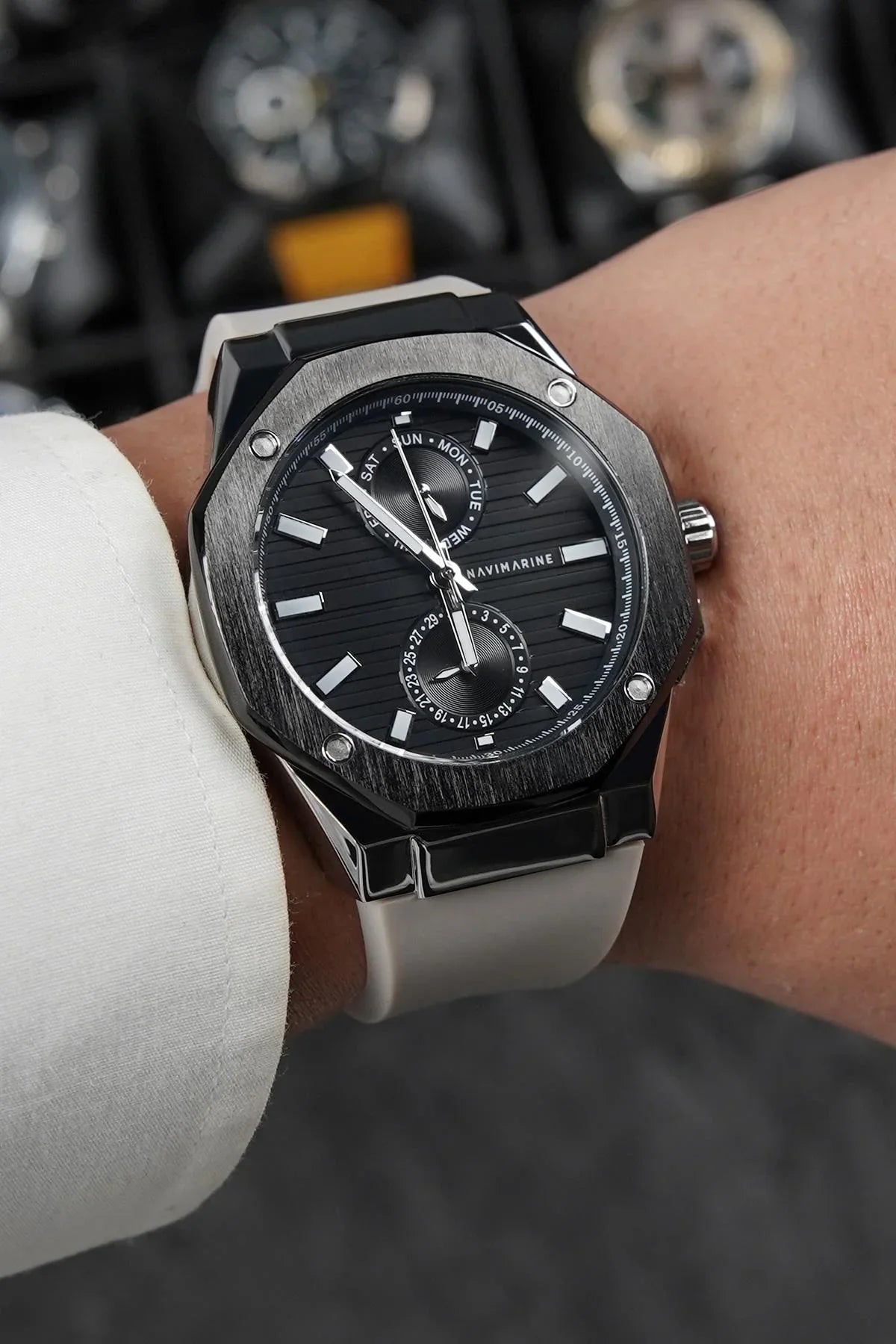 NAVIMARINE Gri Silikon Kordon Siyah Kadran Erkek Kol Saati NV10011-G