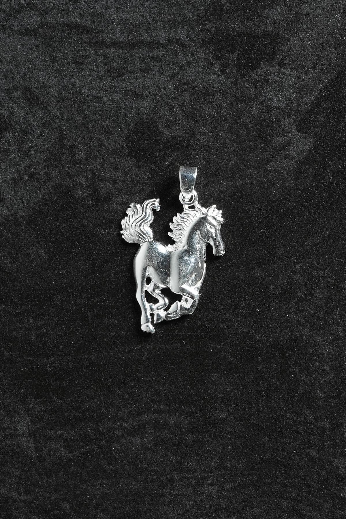 RNCH 925 Ayar Gümüş Şahlanan At Figürlü Gümüş Renk Erkek Kolye Ucu FRKU-1042