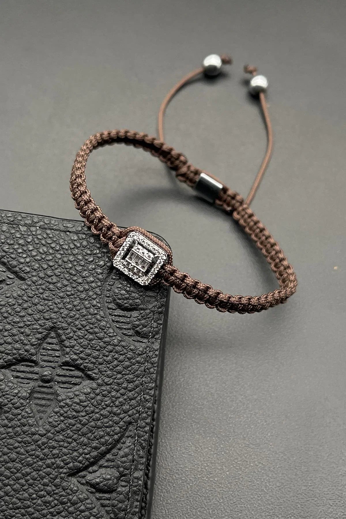 FRNCH 3A Kalite Zirkon Taşlı Kahverengi Renk İpli Ayarlanabilir Unisex Bileklik FRJ11721-1821-K2