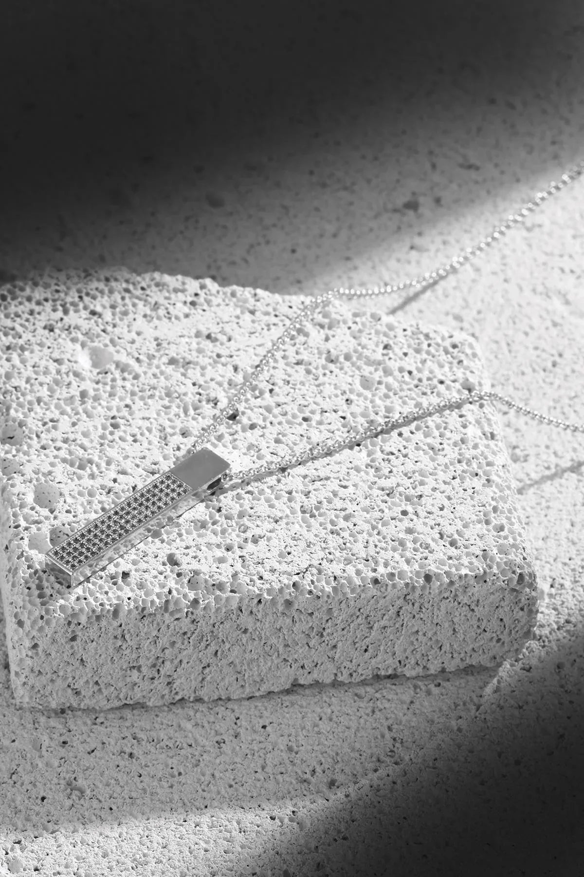 FRNCH Dikdörtgen Model Zirkon Taşlı Gümüş Renk Kadın Kolye FRJ30437-537-A