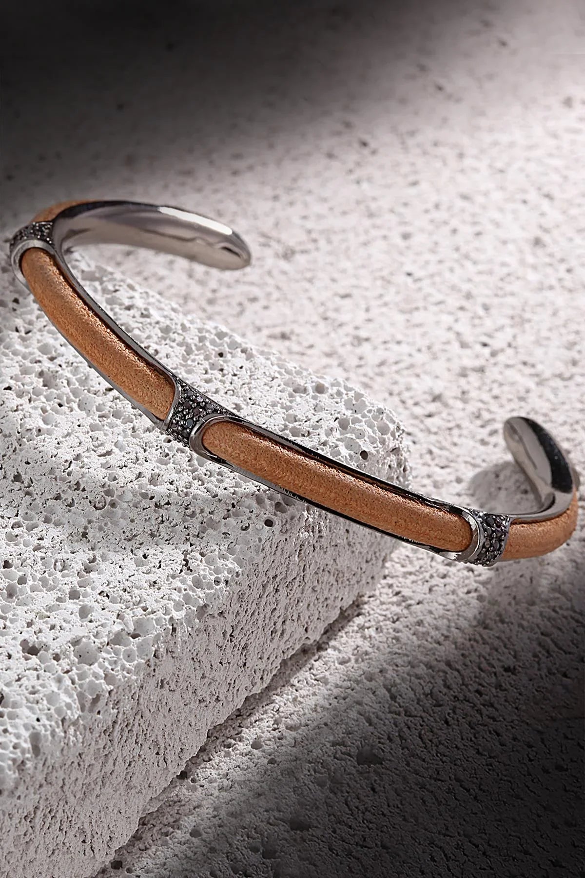FRNCH Gerçek Deri Detaylı Zirkon Taşlı Erkek Handmade Kelepçe FRJ11137-1237-BK