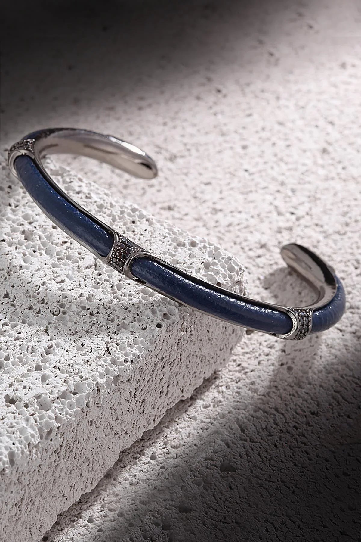 FRNCH Gerçek Deri Detaylı Zirkon Taşlı Erkek Handmade Kelepçe FRJ11137-1237-BT