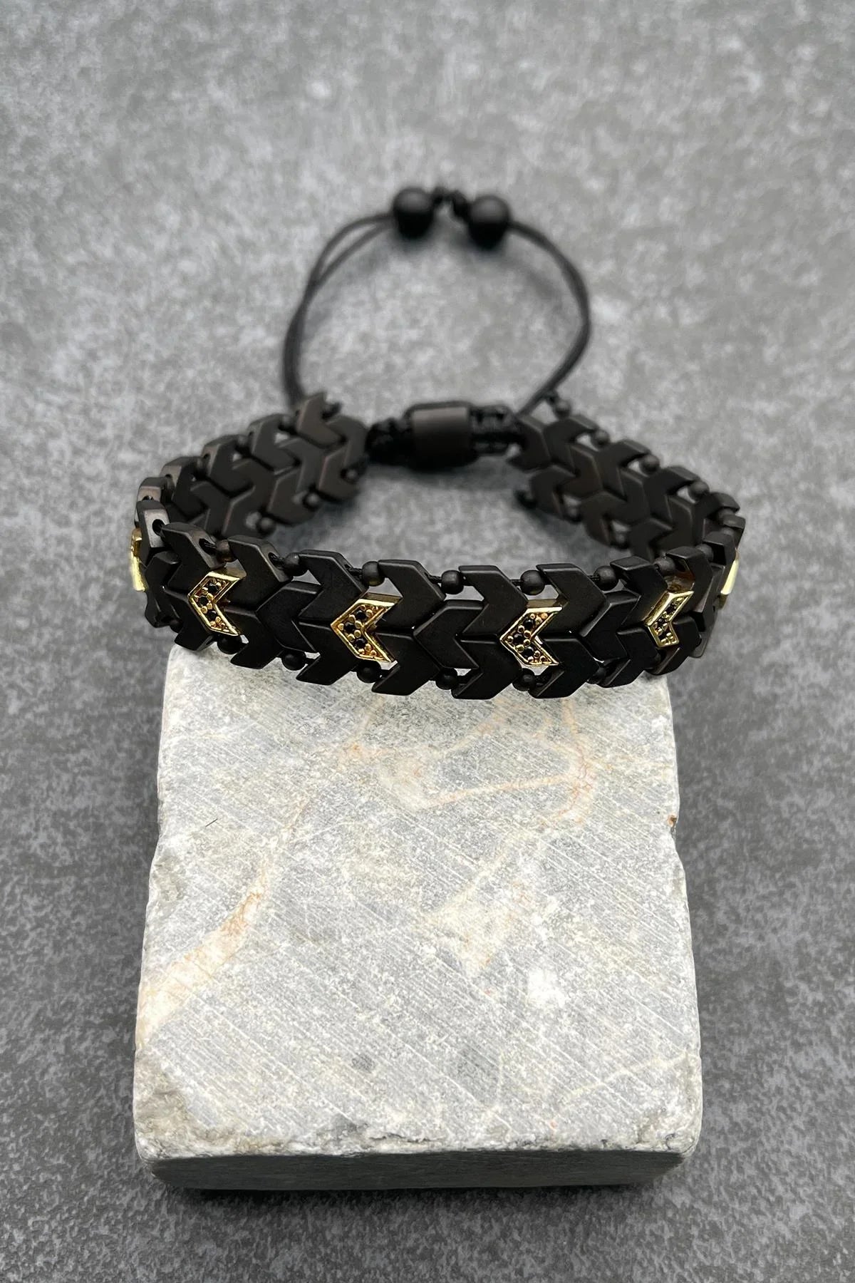 FRNCH Hematit Doğal Taşlı Zirkon Taşlı Gold Renkli Ayarlanabilir Makrome Erkek Bileklik FRJ11470-1570-G