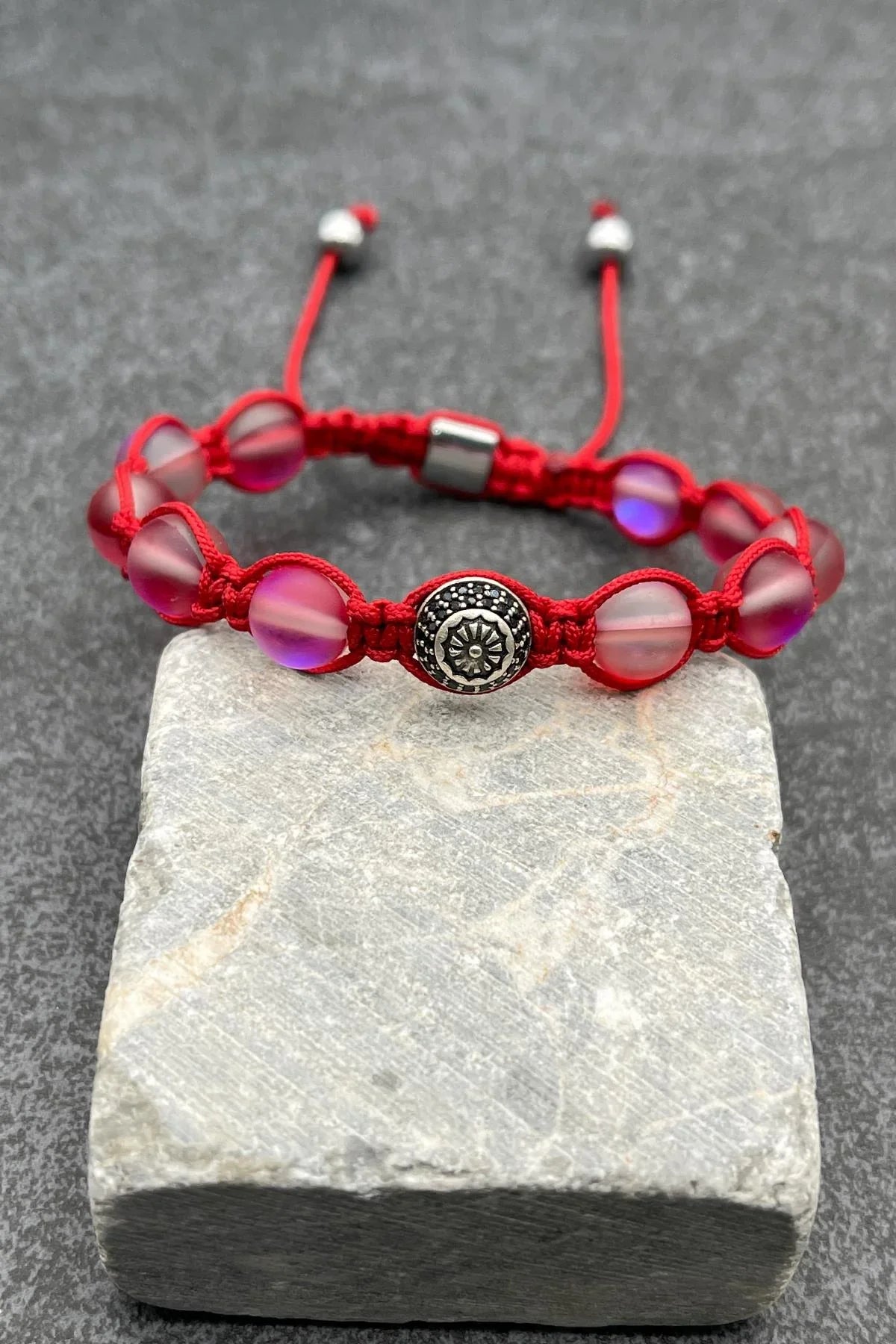 FRNCH Kubbe Model Termal Kuvars Doğal Taşlı Kırmızı Renkli Ayarlanabilir Makrome Erkek Bileklik FRJ11464-1564-K2