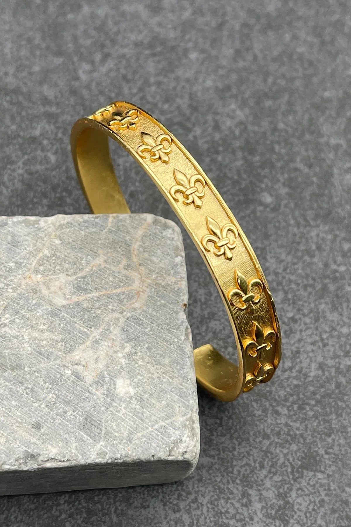 FRNCH Lilyum Figürlü Gold Renk Erkek Kelepçe Bileklik FRJ11163-1263-G