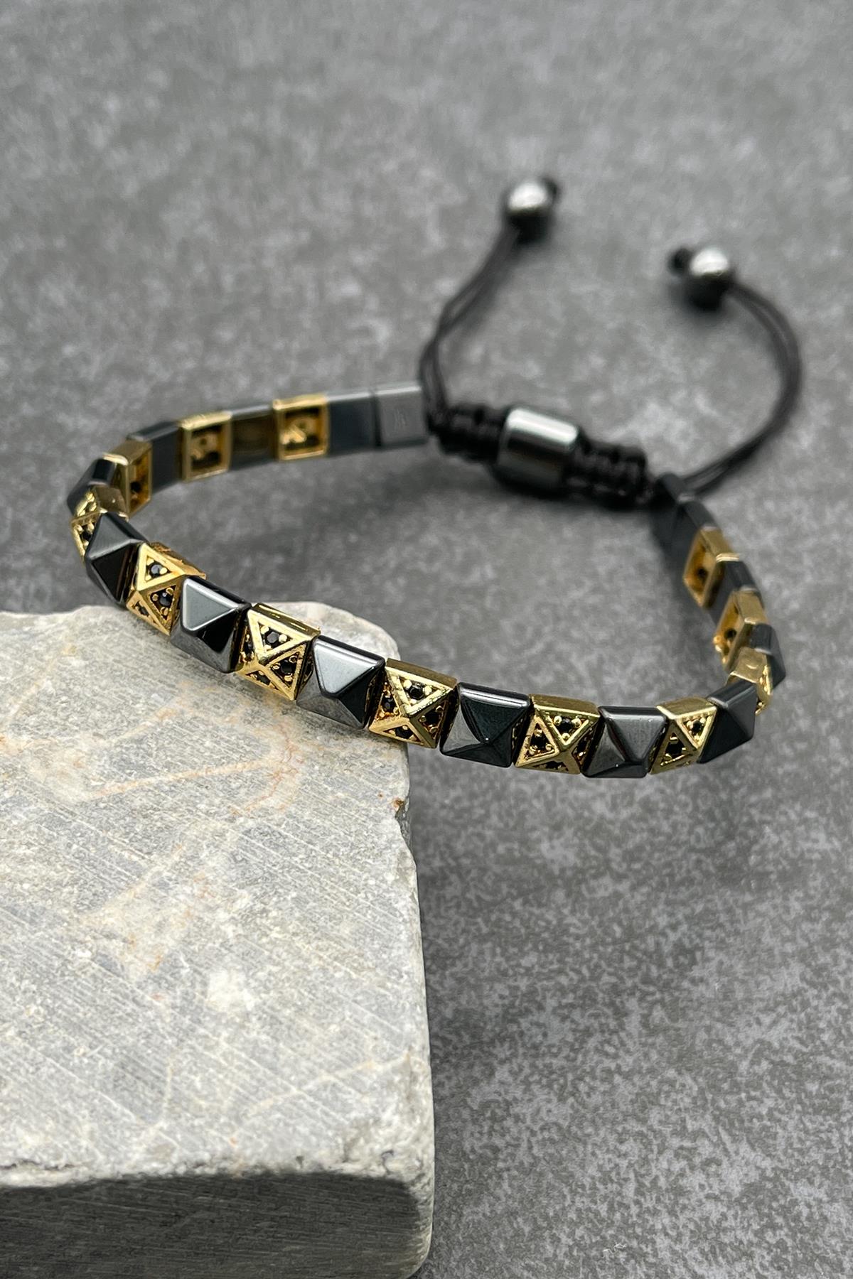 FRNCH Piramit Model Zirkon Taşlı Gold Renkli Ayarlanabilir Makrome Erkek Bileklik FRJ11465-1565-G