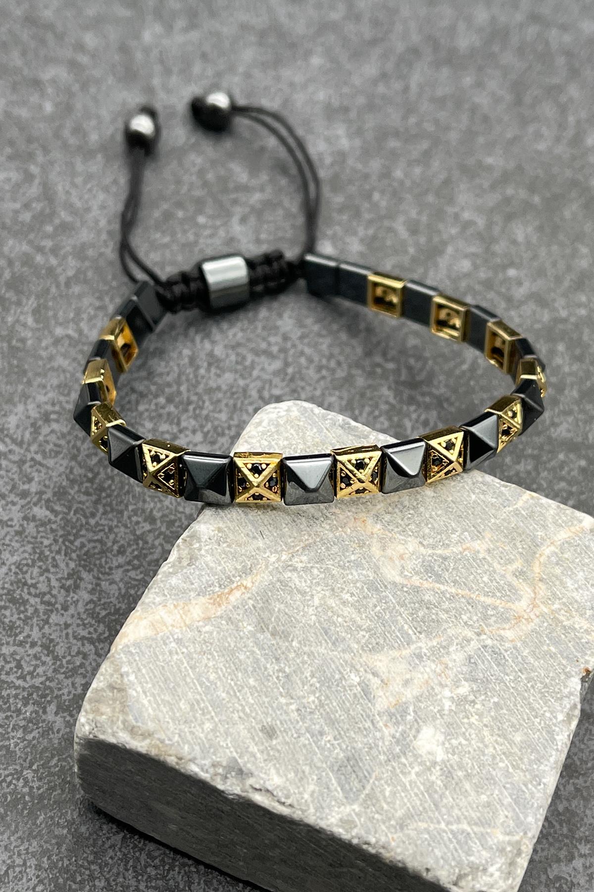 FRNCH Piramit Model Zirkon Taşlı Gold Renkli Ayarlanabilir Makrome Erkek Bileklik FRJ11465-1565-G