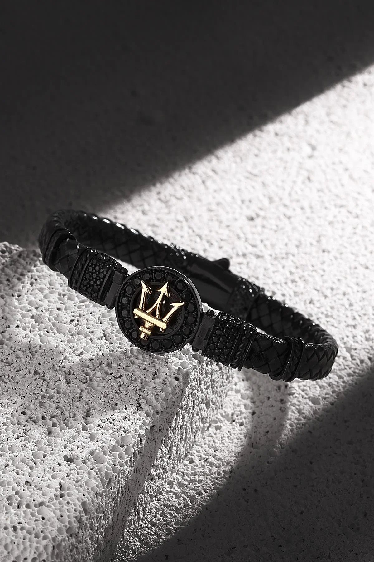 FRNCH Poseidon Figürlü Gerçek Deri Zirkon Taşlı Siyah-Gold Renk Erkek Bileklik FRJ11203-1303-B2G