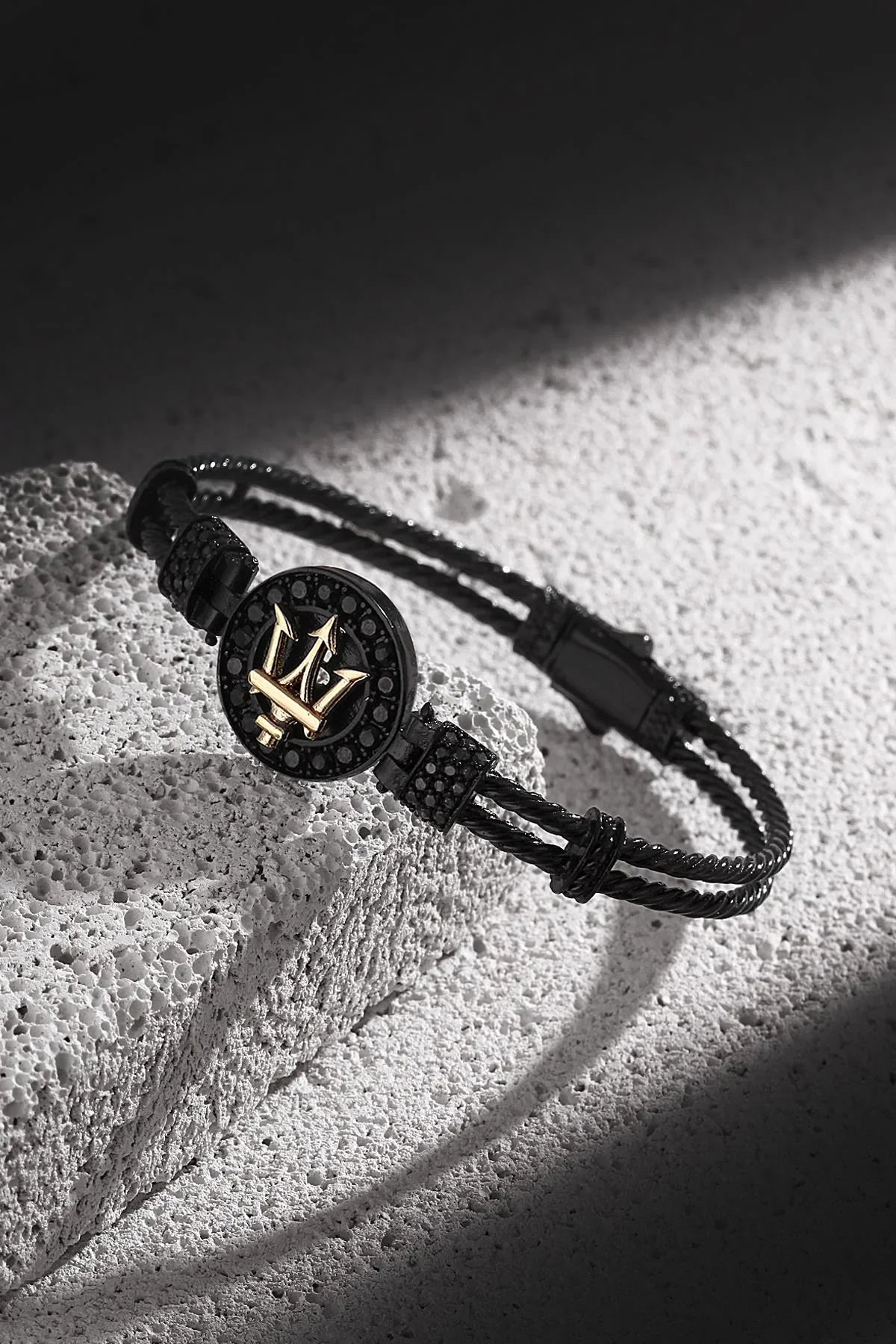 FRNCH Poseidon Figürlü Zirkon Taşlı Mat Siyah-Gold Renk Handmade Erkek Bileklik FRJ11224-1324-B2G
