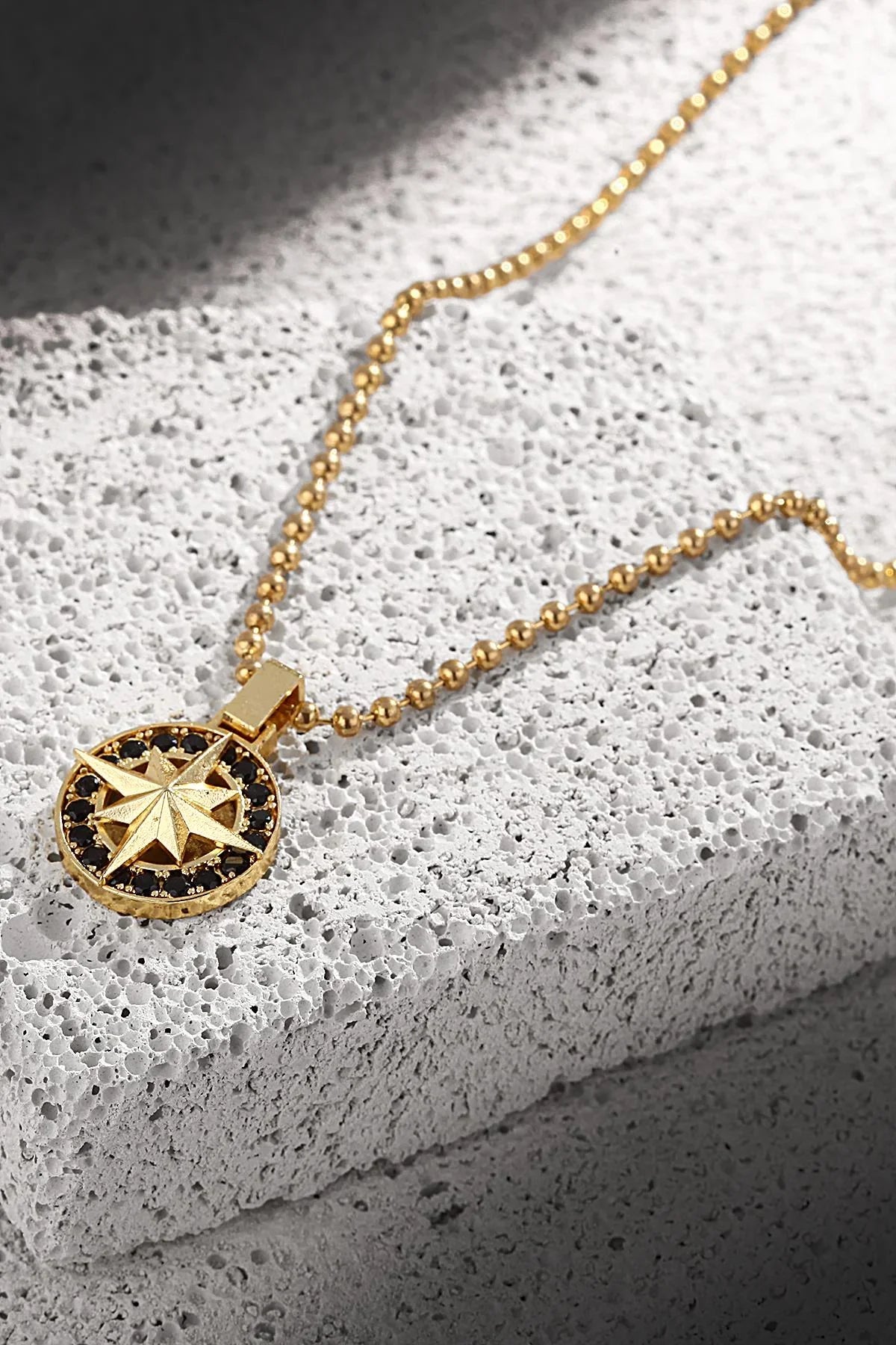 FRNCH Pusula Figürlü Zirkon Taşlı Gold Renk Erkek Kolye FRJ30415-515-G