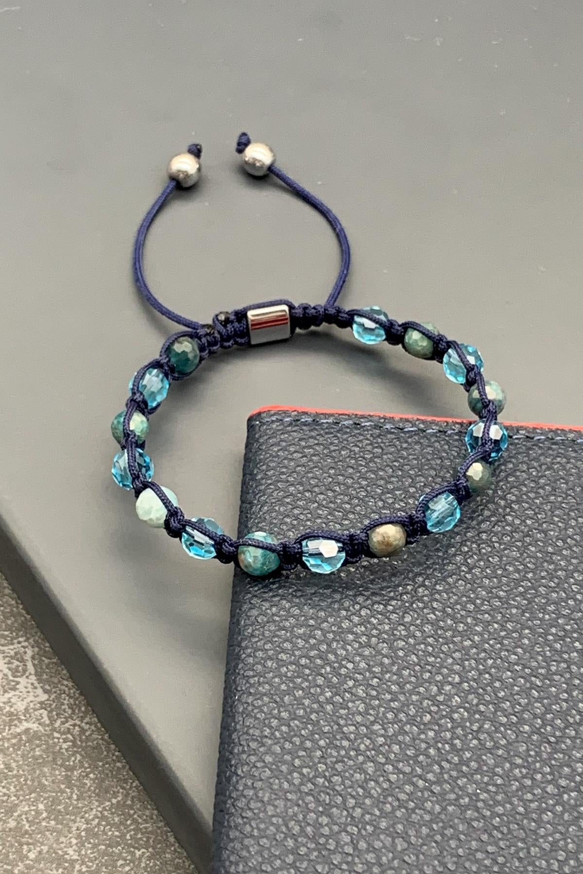 FRNCH Swarovski ve Sodalit Taşlı Mavi Renkli Ayarlanabilir Makrome Erkek Bileklik FRJ11518-1618-M