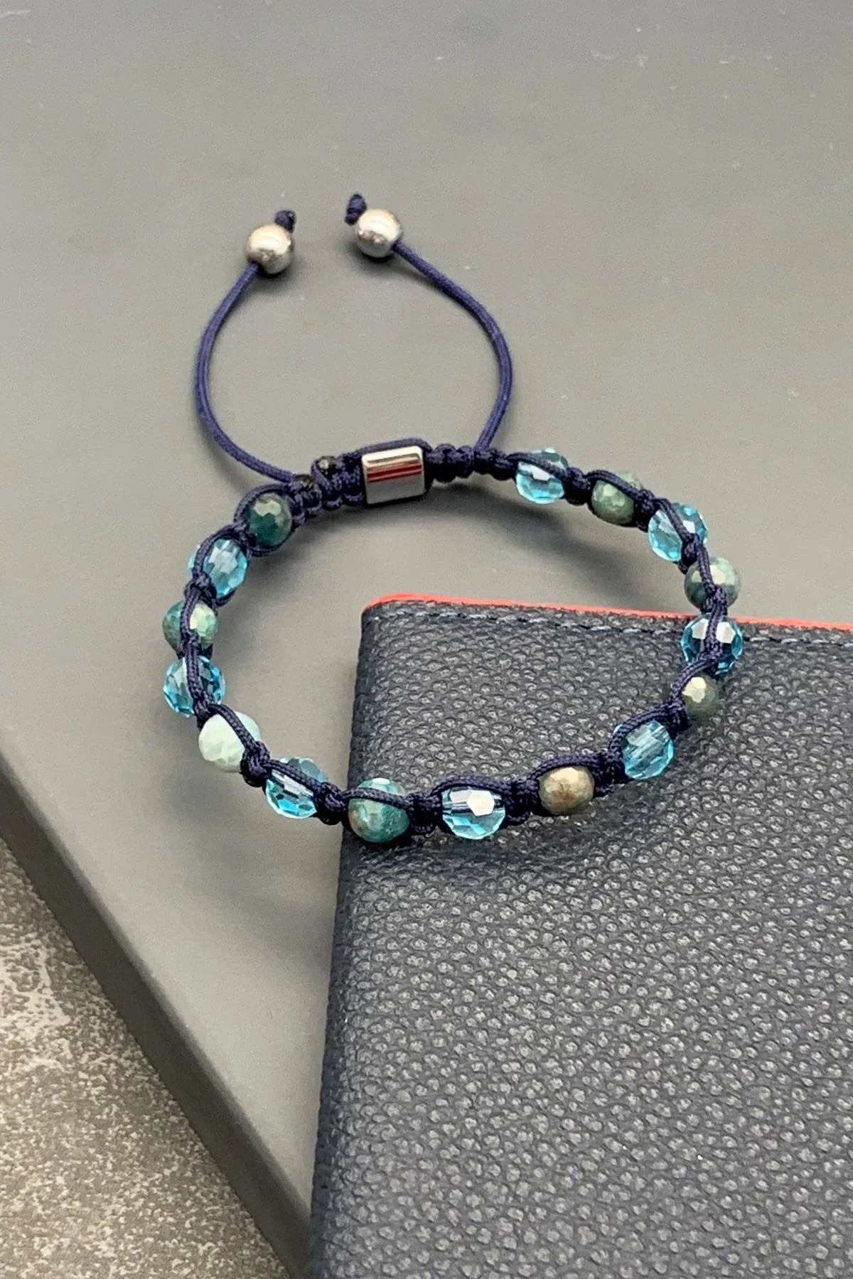 FRNCH Swarovski ve Sodalit Taşlı Mavi Renkli Ayarlanabilir Makrome Erkek Bileklik FRJ11518-1618-M