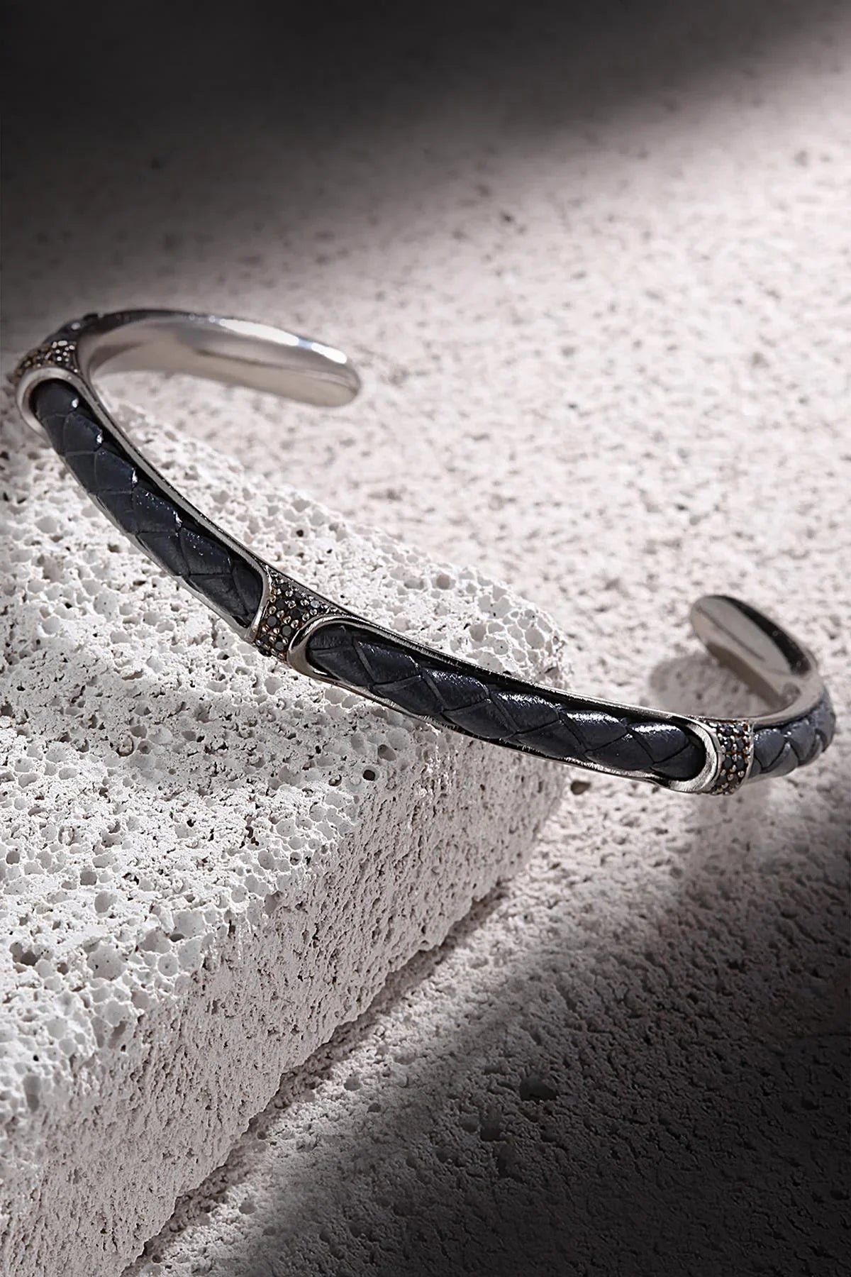 FRNCH Zirkon Taşlı Gerçek Deri Detaylı Handmade Erkek Kelepçe Bileklik FRJ11165-1265-BT