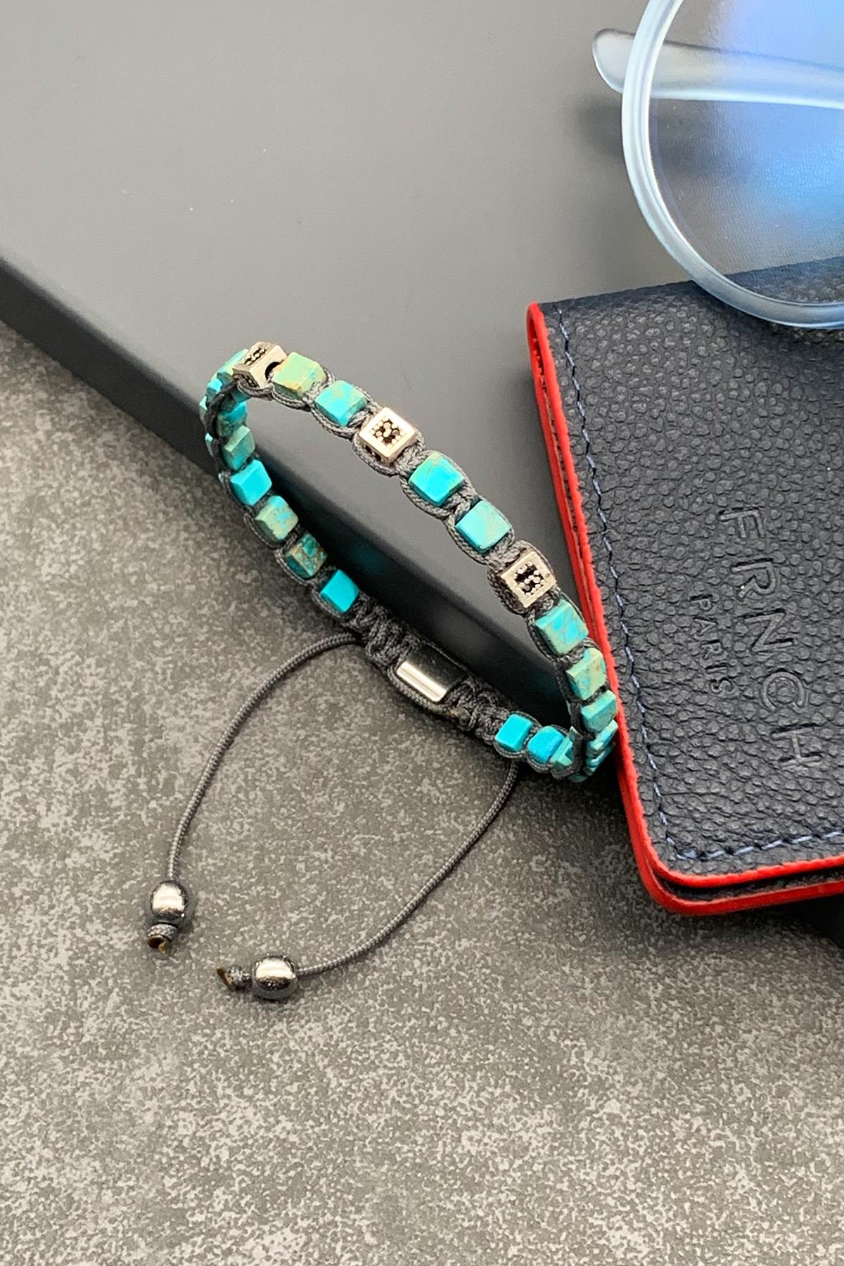 FRNCH Zirkon Taşlı Küp Kesim Varisit Doğal Taşlı Mavi Renkli Ayarlanabilir Makrome Erkek Bileklik FRJ11498-1598-M