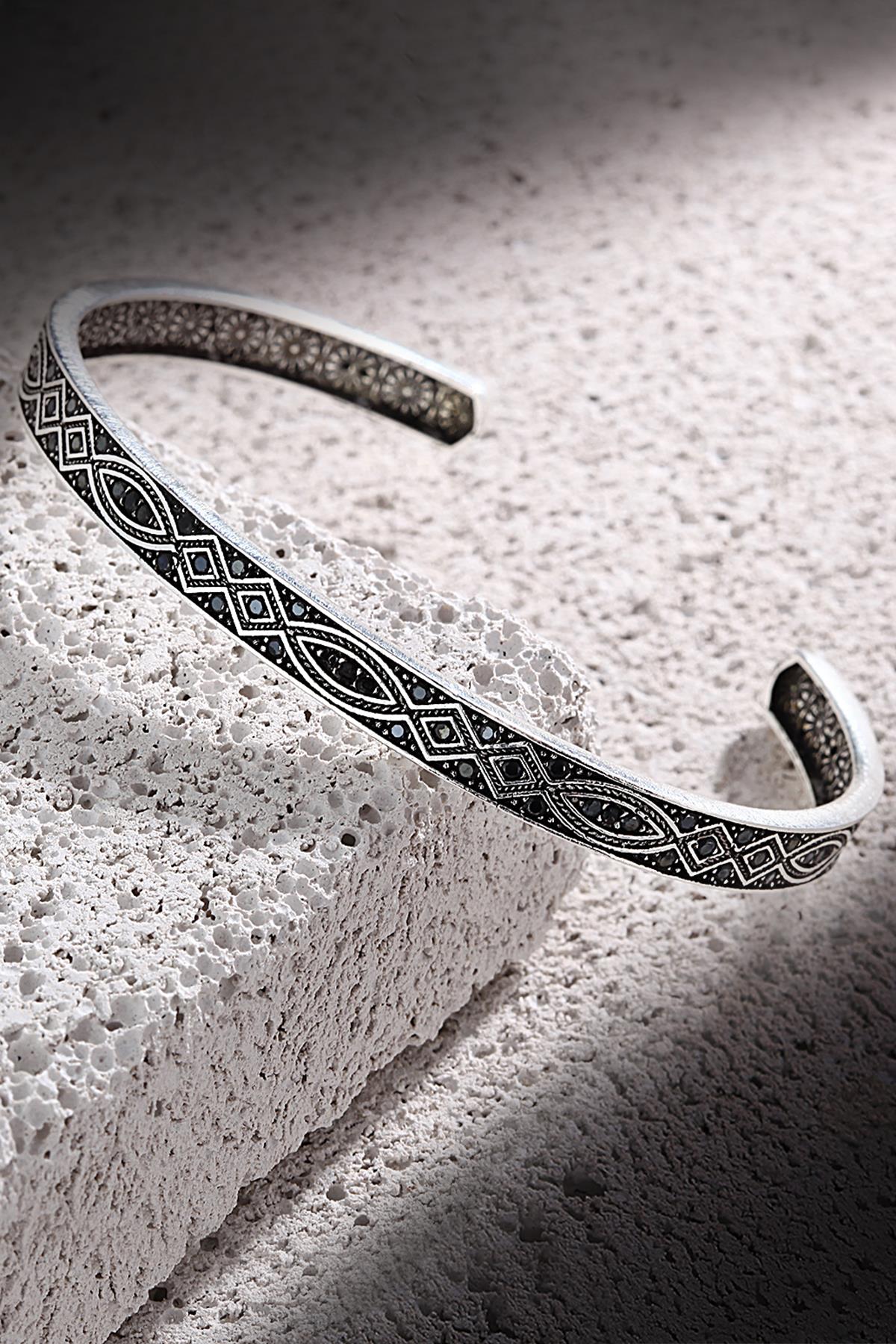 FRNCH Zirkon Taşlı Şal Desen Antik Gümüş Renk Erkek Kelepçe Bileklik FRJ11139-1239-A2