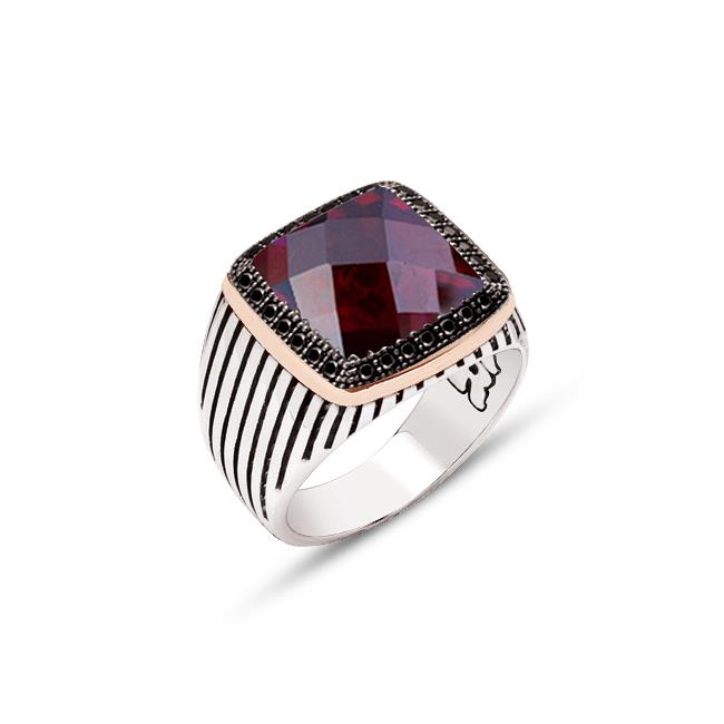 FRNCH 255 Gümüş Fasetli Garnet Zirkon Taşlı Yanları Siyah Zirkon Taş Süslemeli Çizgili Kasalı Yüzük