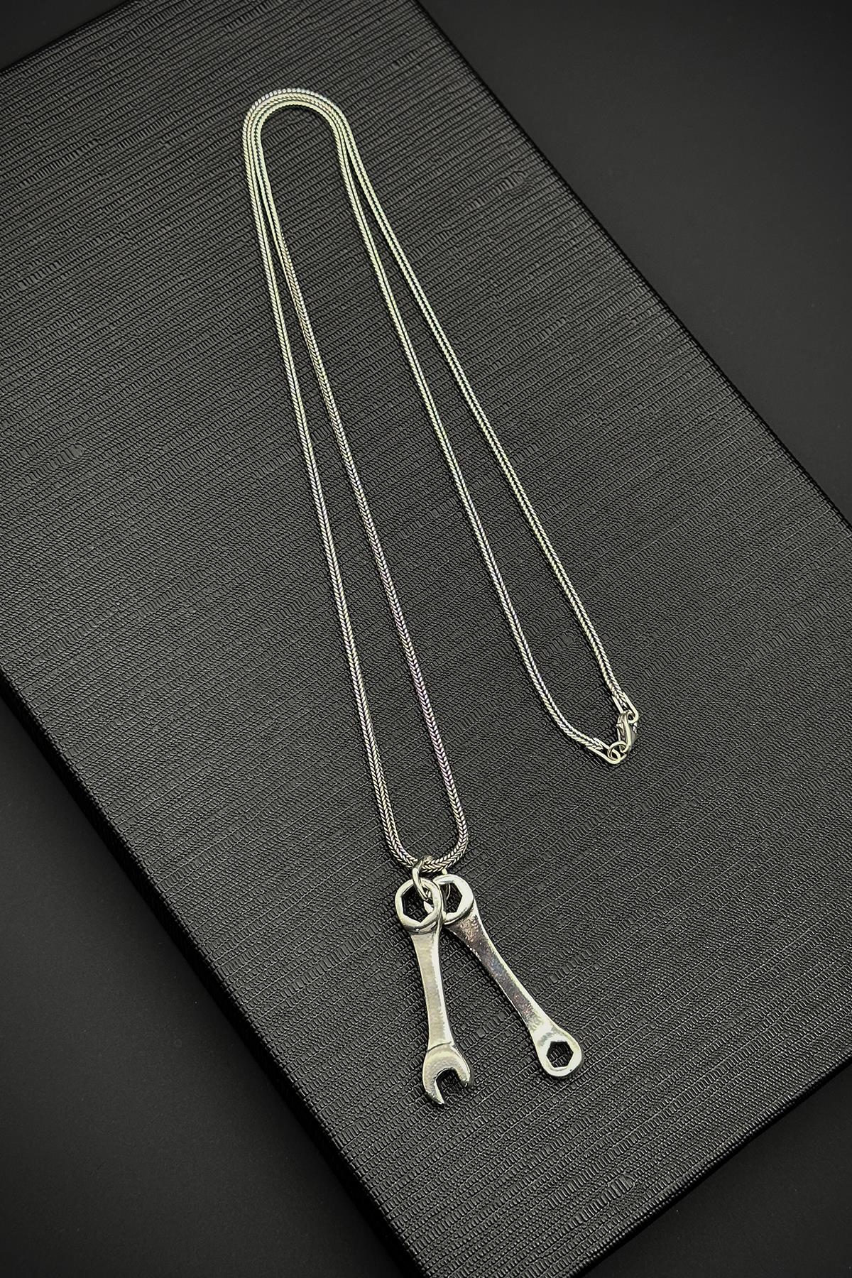 FRNCH 925 Ayar Gümüş Alyan Figürlü Gümüş Renk Erkek Kolye FRJ30687-787-A