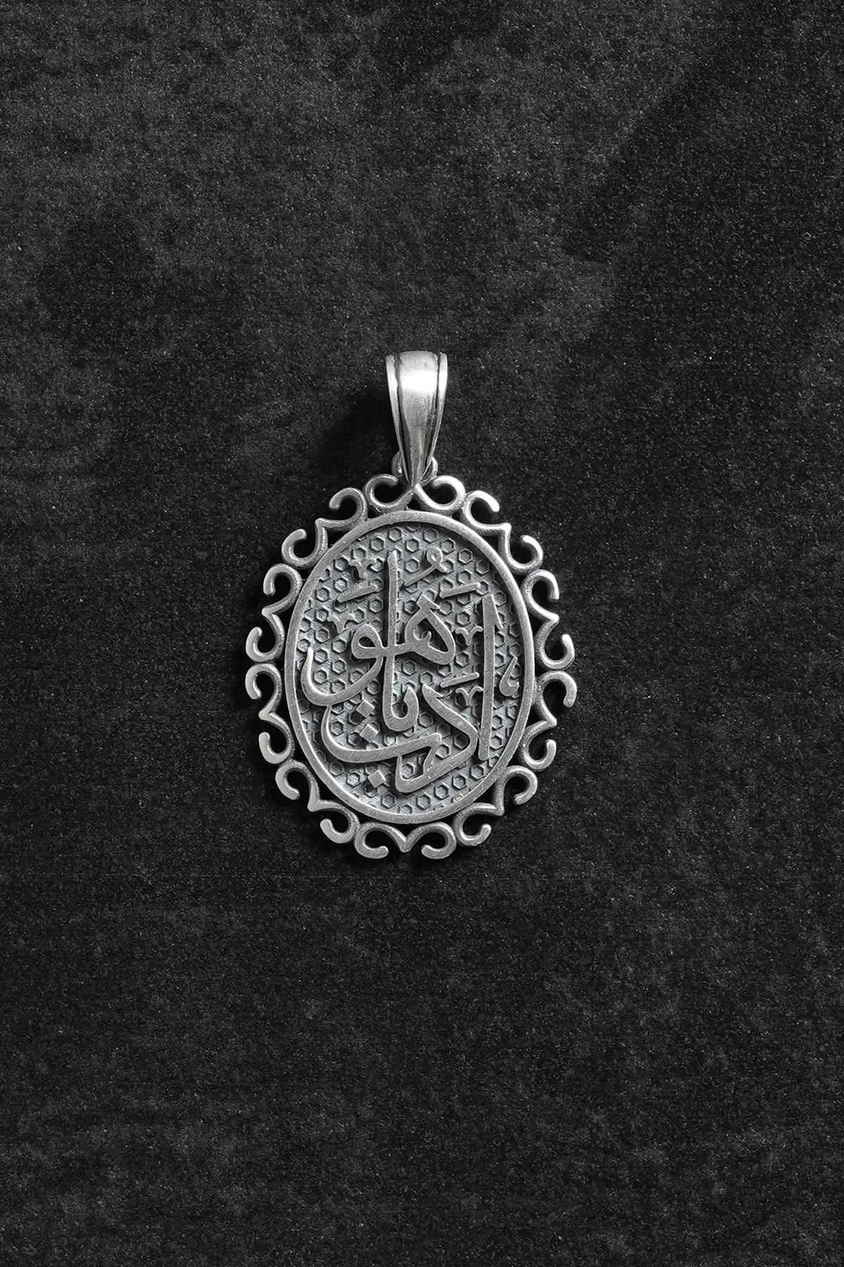 FRNCH 925 Ayar Gümüş El-Câmi Yazılı Figürlü Gümüş Renk Erkek Kolye Ucu FRKU-1118