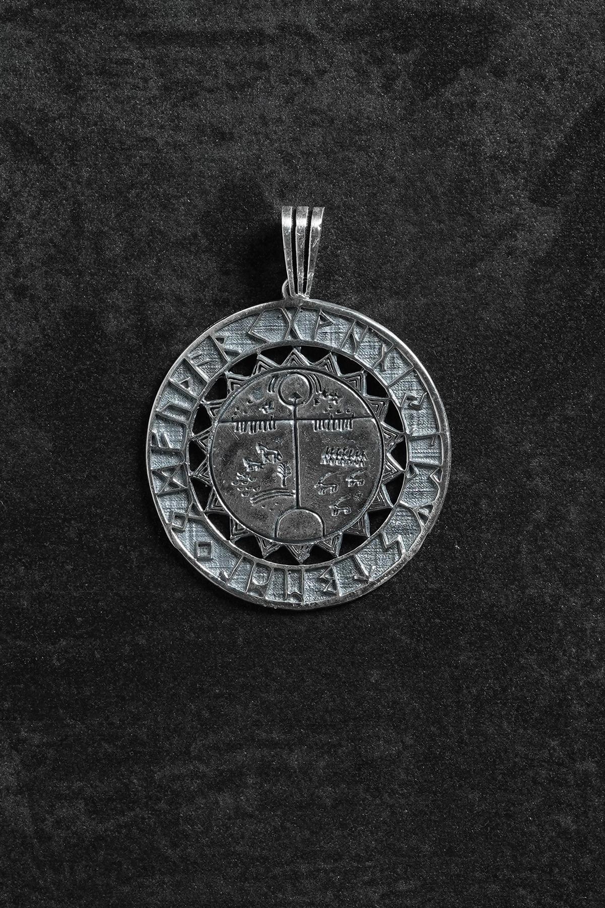 FRNCH 925 Ayar Gümüş Göktürk Şaman Güneş Takvimi Figürlü Gümüş Renk Erkek Kolye Ucu FRKU-1109