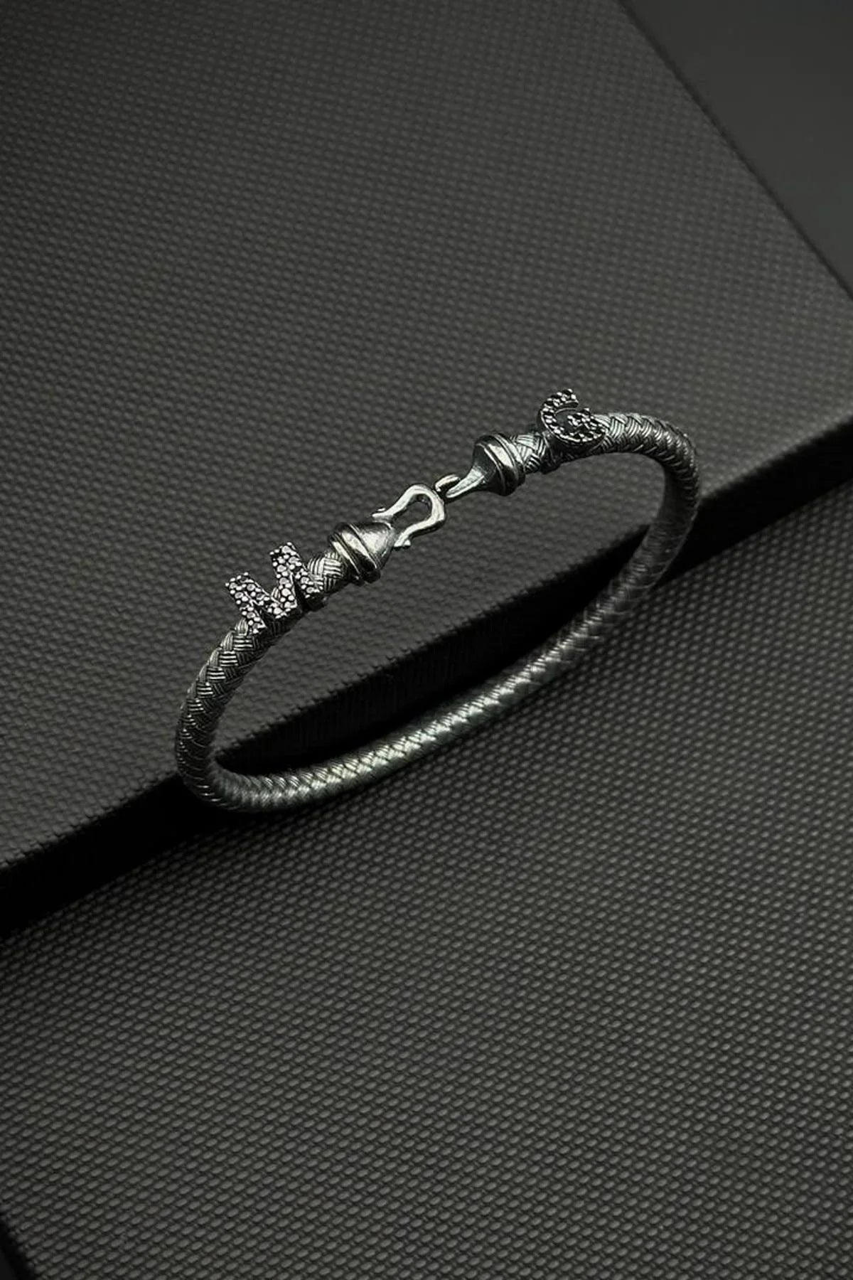 FRNCH 925 Ayar Gümüş İtalyan Model Harfli Füme Renk Erkek Bileklik FRJ12829-3829-B