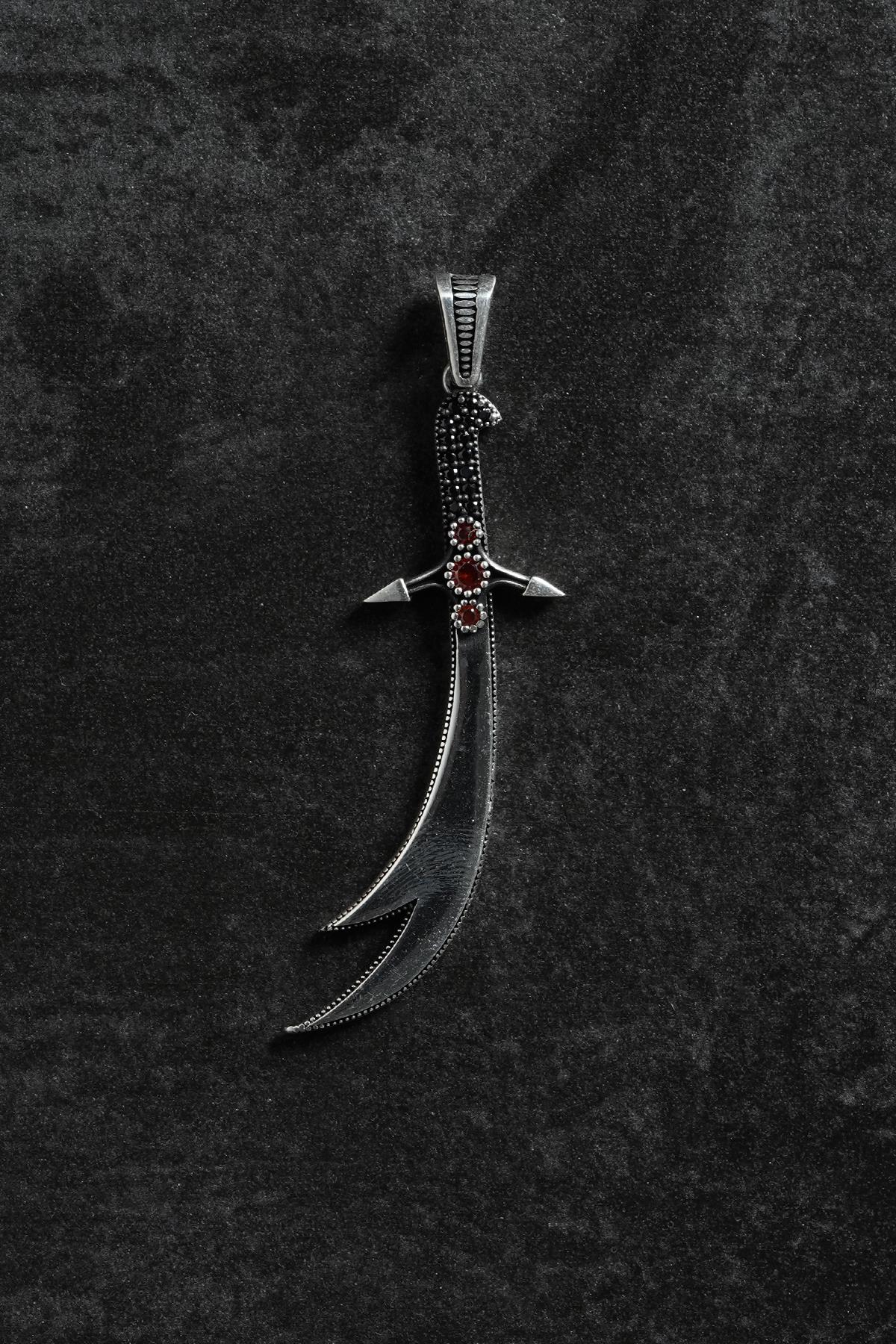 FRNCH 925 Ayar Gümüş Kılıç Figürlü Gümüş Renk Erkek Kolye Ucu FRKU-1051