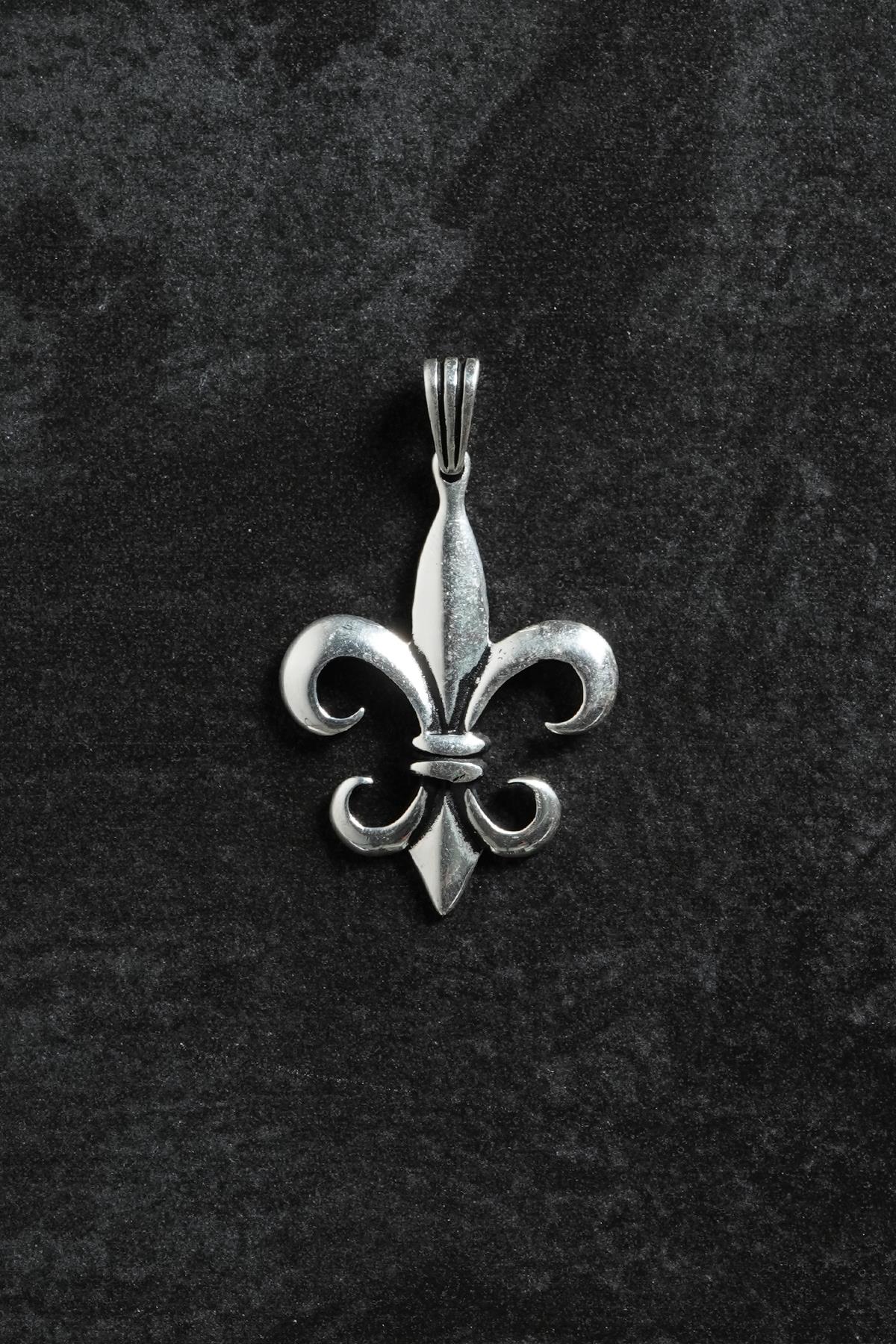 FRNCH 925 Ayar Gümüş Lilyum Figürlü Gümüş Renk Erkek Kolye Ucu FRKU-1003