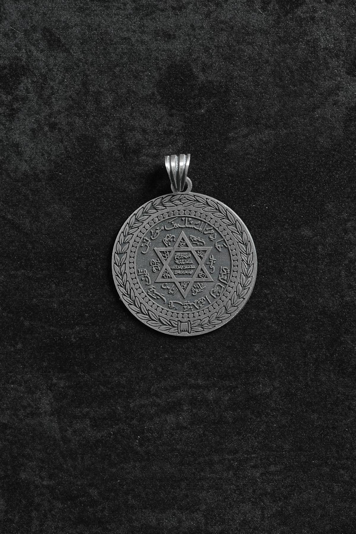 FRNCH 925 Ayar Gümüş Mührü Süleyman Dualı Yuvarlak Figürlü Gümüş Renk Erkek Kolye Ucu FRKU-1073