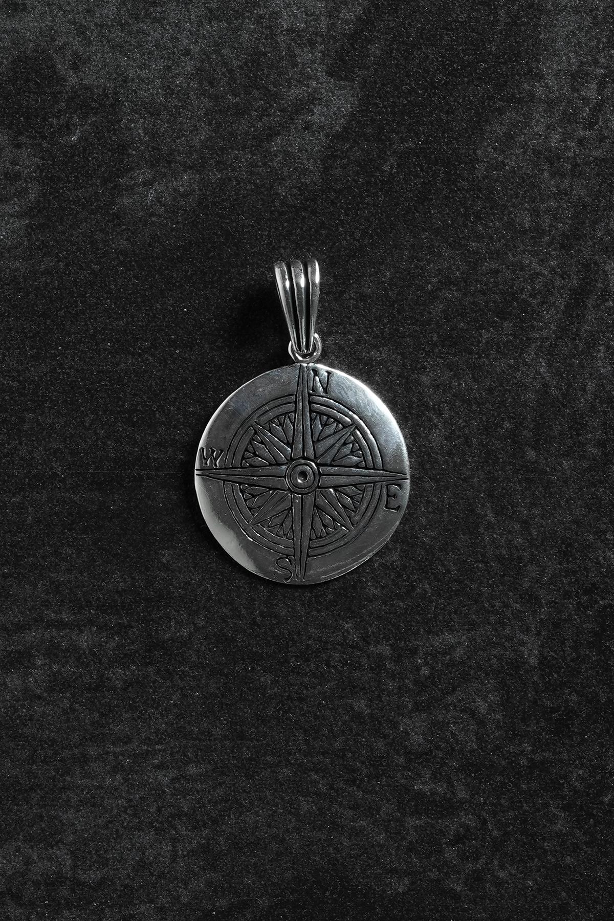 FRNCH 925 Ayar Gümüş Pusula Figürlü Gümüş Renk Erkek Kolye Ucu FRKU-1013