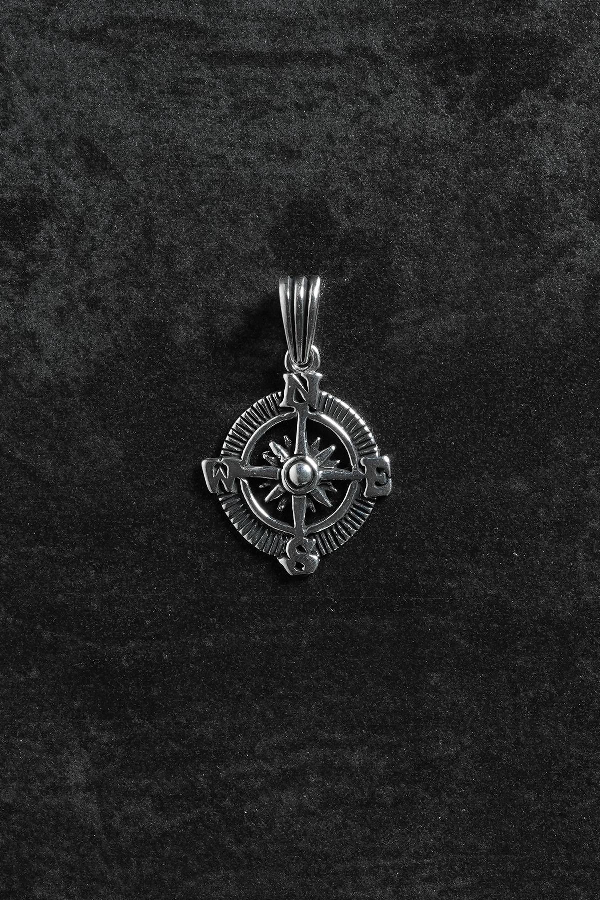 FRNCH 925 Ayar Gümüş Pusula Figürlü Gümüş Renk Erkek Kolye Ucu FRKU-1045