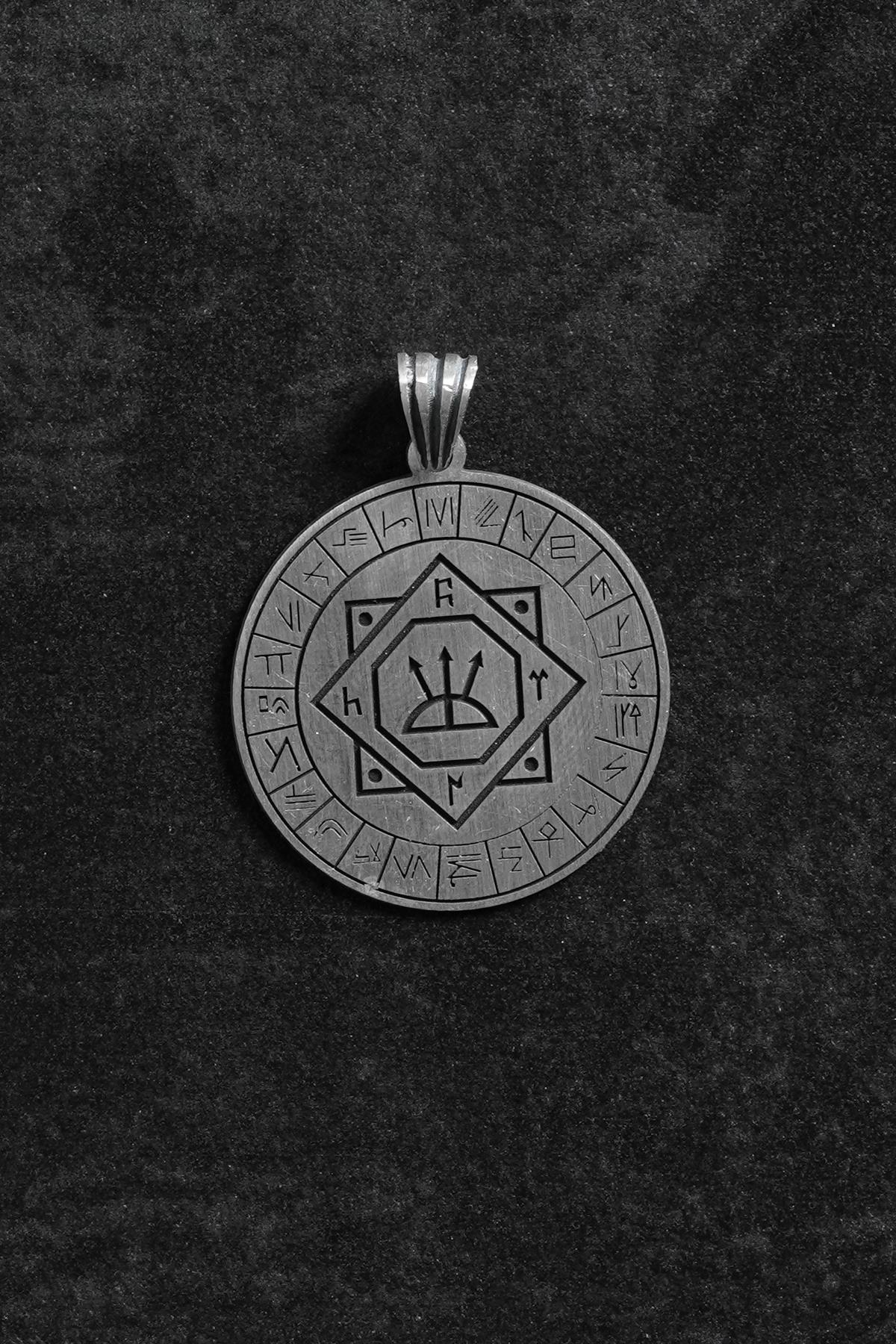 FRNCH 925 Ayar Gümüş Runik Tılsım ve Mistik Semboller Figürlü Gümüş Renk Erkek Kolye Ucu FRKU-1121