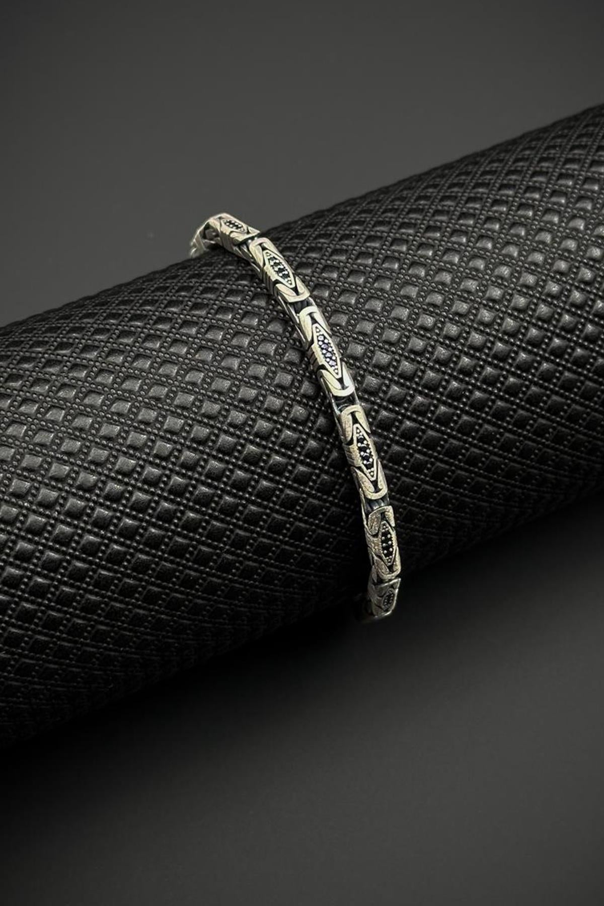 FRNCH 925 Ayar Gümüş Siyah Zirkon Taşlı Kral Model Gümüş Renk Erkek Bileklik FRJ12690-3690-A