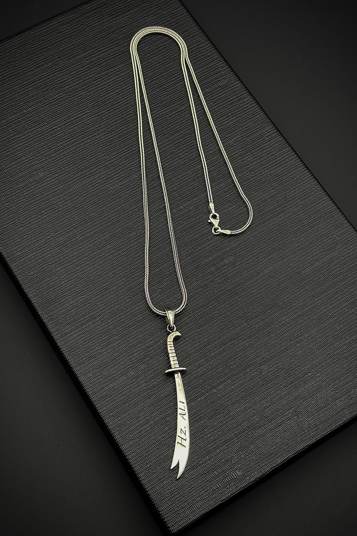 FRNCH 925 Ayar Gümüş ve Hz.Ali Kılıcı Figürlü Gümüş Renk Erkek Kolye FRJ30714-814-A6