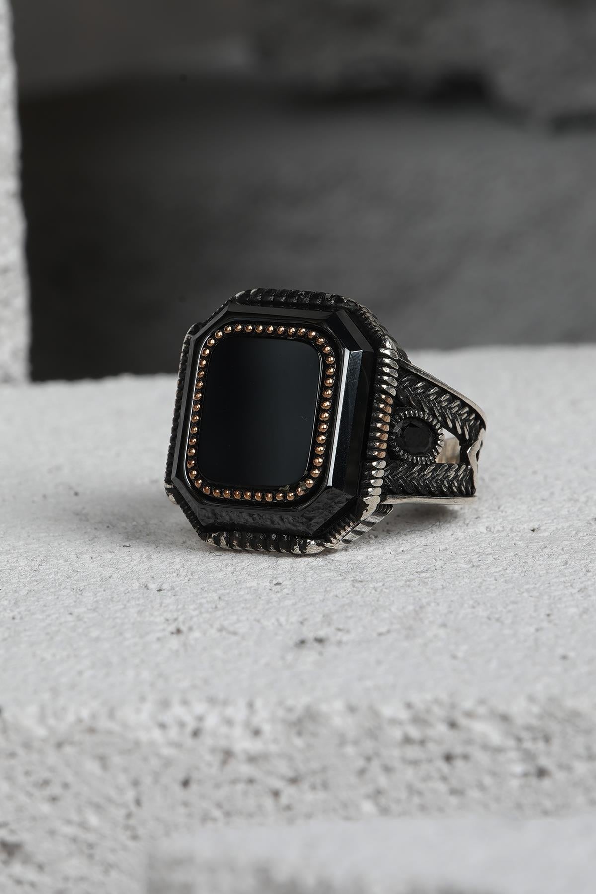 FRNCH 925 Ayar Gümüş Zirkon Taşlı Siyah-Altın Renkli Erkek Yüzük FRJ60093-193-AG20