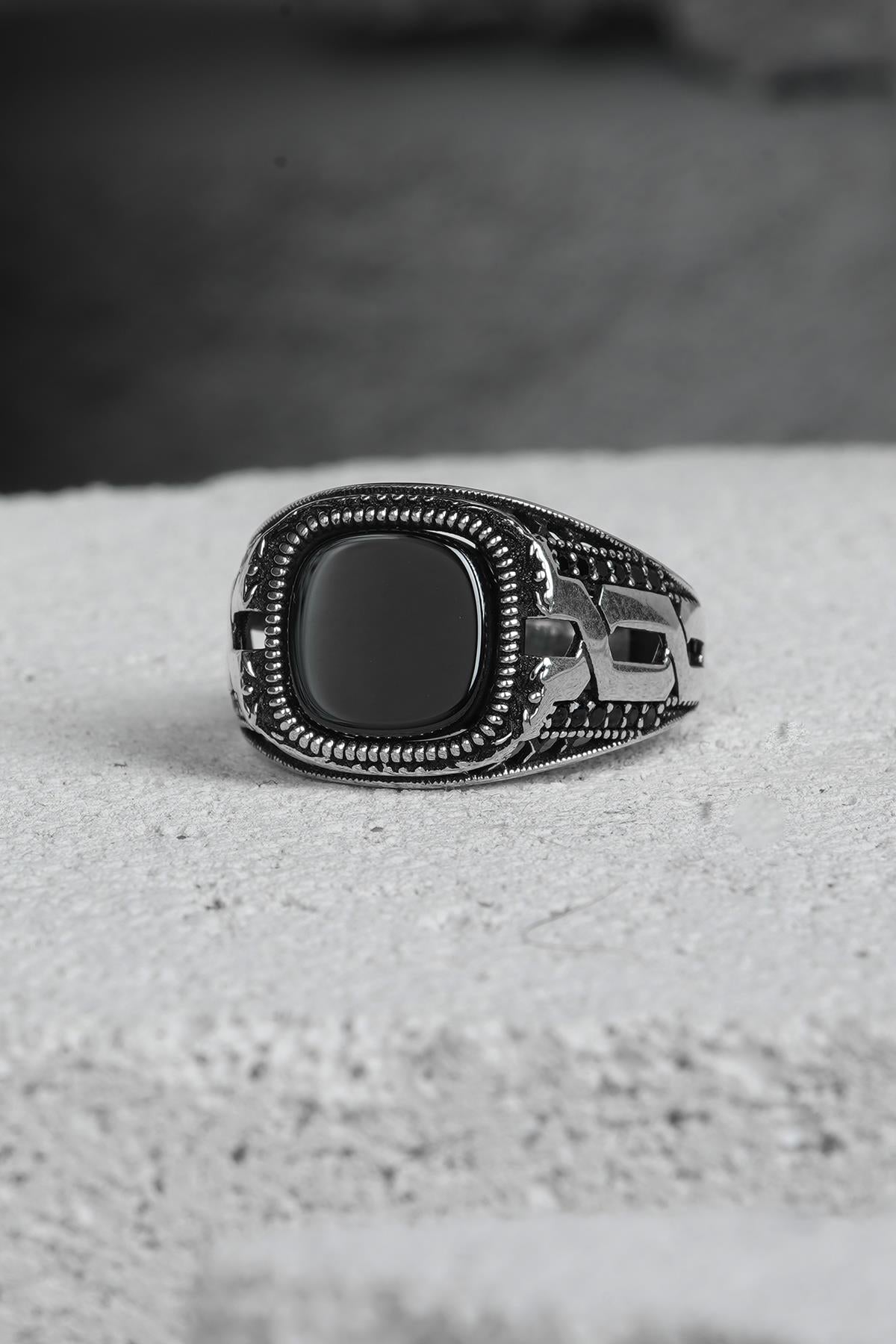 FRNCH 925 Ayar Gümüş Zirkon Taşlı Siyah Renkli Erkek Yüzük FRJ60093-193-S29