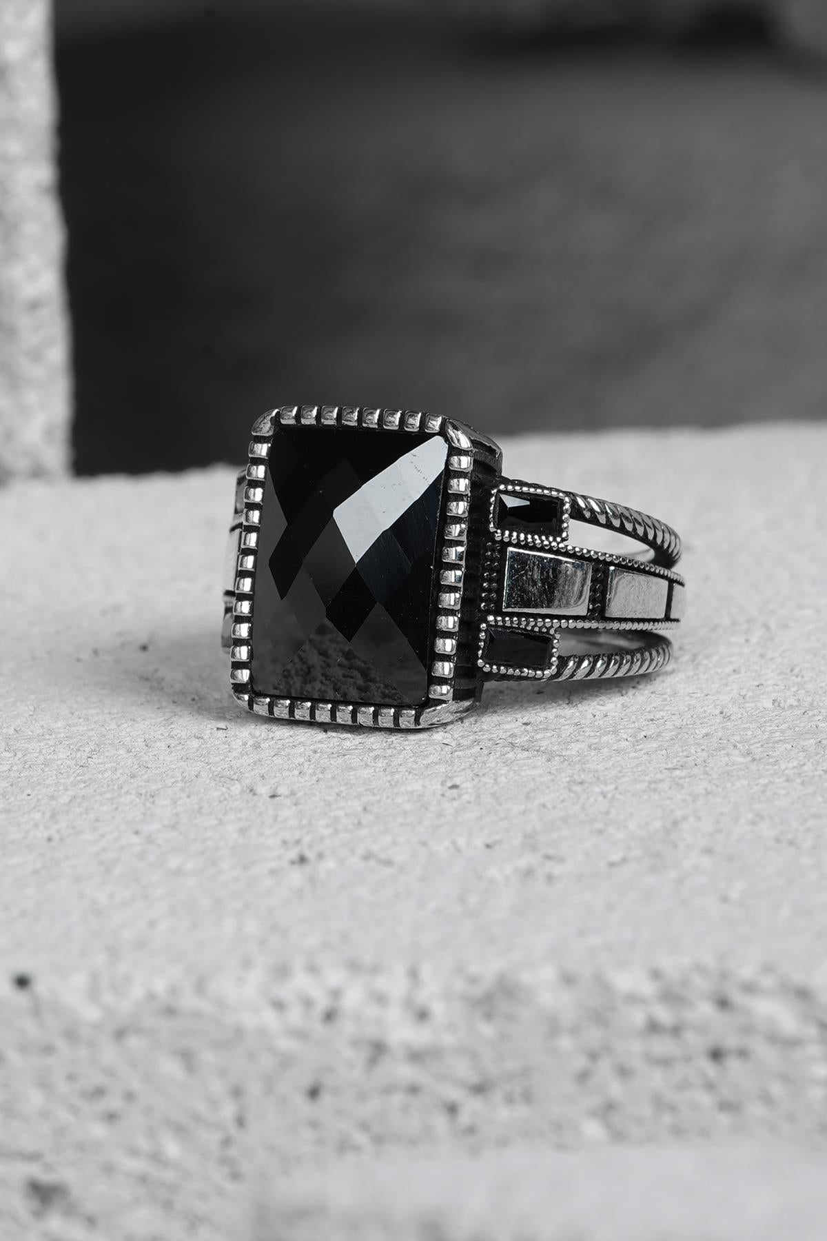 FRNCH 925 Ayar Gümüş Zirkon Taşlı Siyah Renkli Erkek Yüzük FRJ60093-193-S58