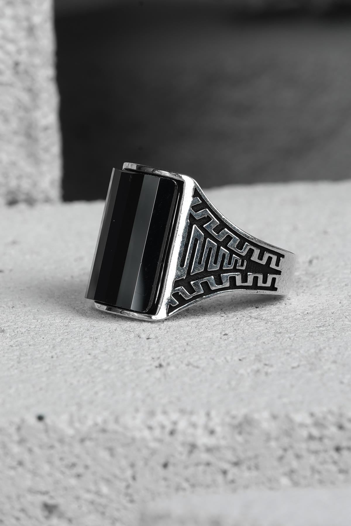 FRNCH 925 Ayar Gümüş Zirkon Taşlı Siyah Renkli Erkek Yüzük FRJ60093-193-S60